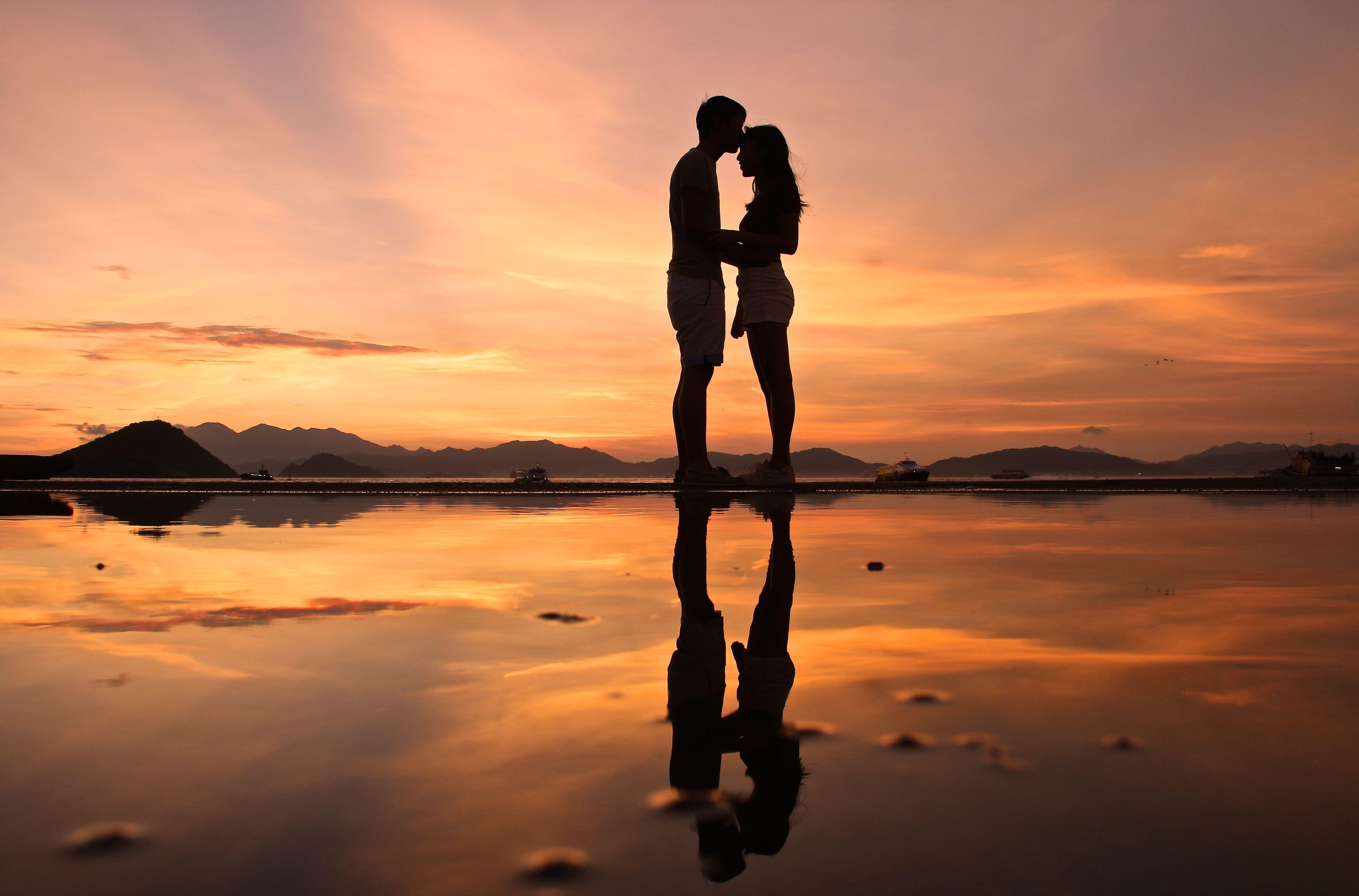 5089x3357 Low angle silhouette photo of couple HD wallpaper