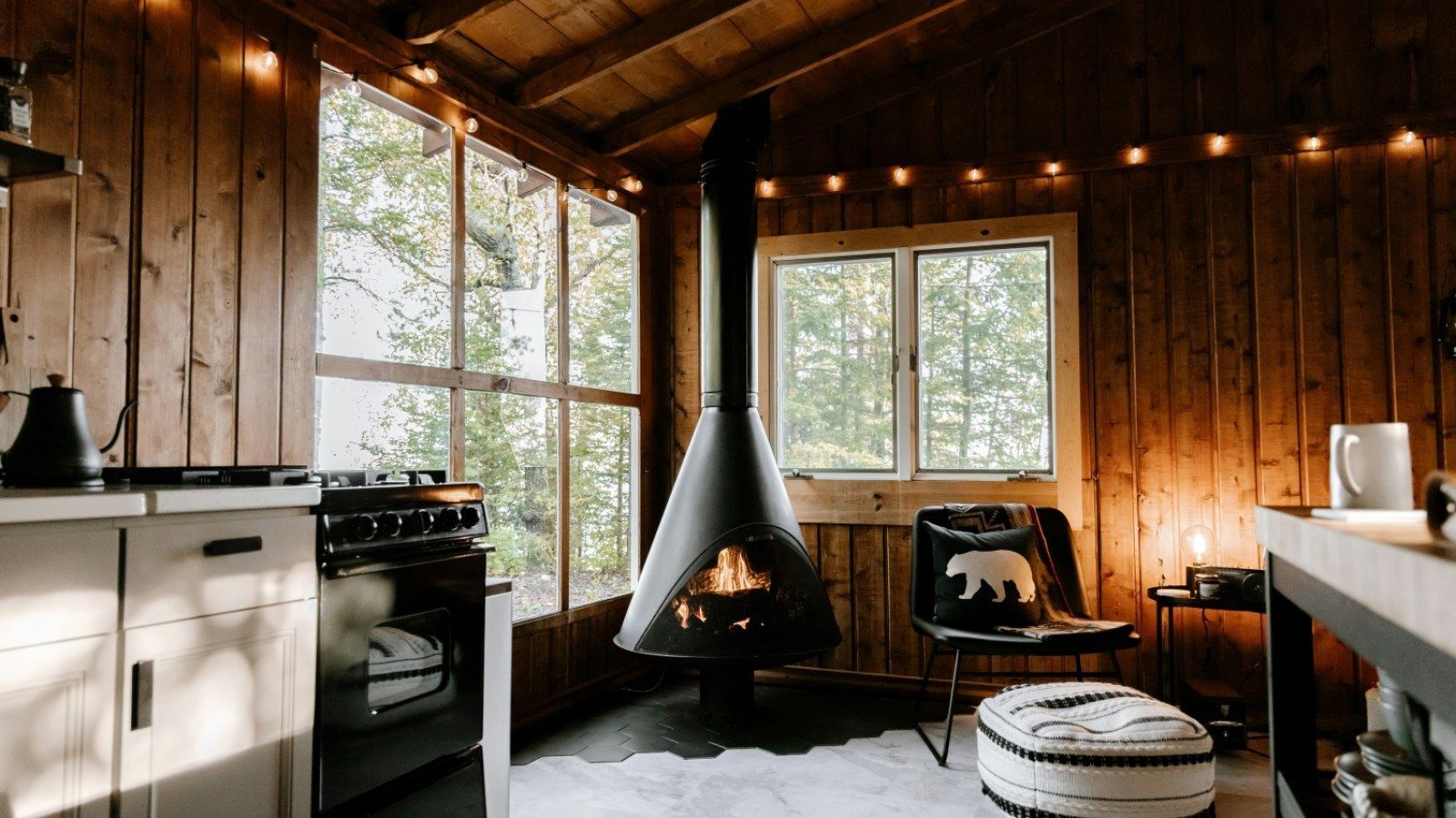 1600x900 Stylish Interior Perfect for Modern Cabins