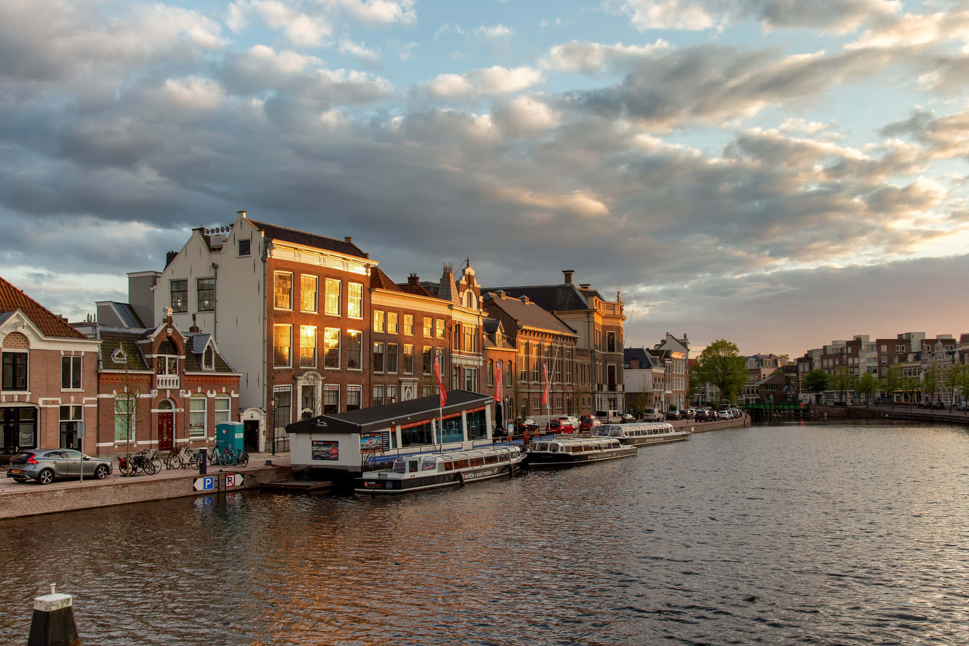 1920x1280 Download Leiden Canal Sunset Glow Wallpaper