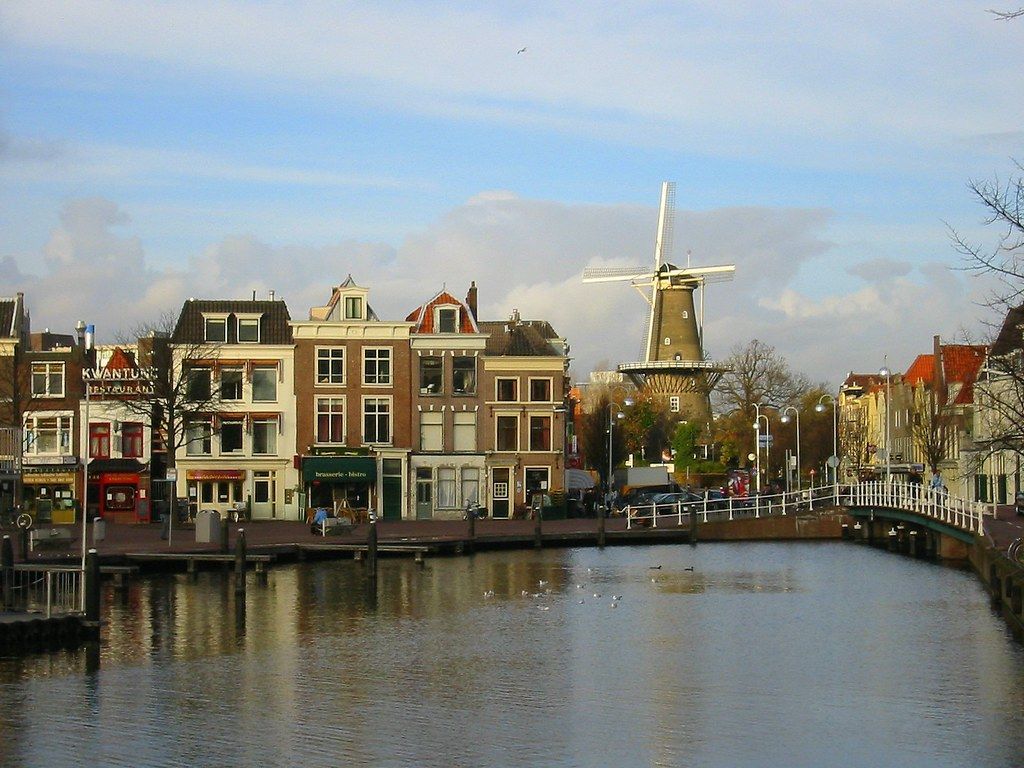 1024x768 Leiden, The Netherlands. A typical dutch photo :) The city
