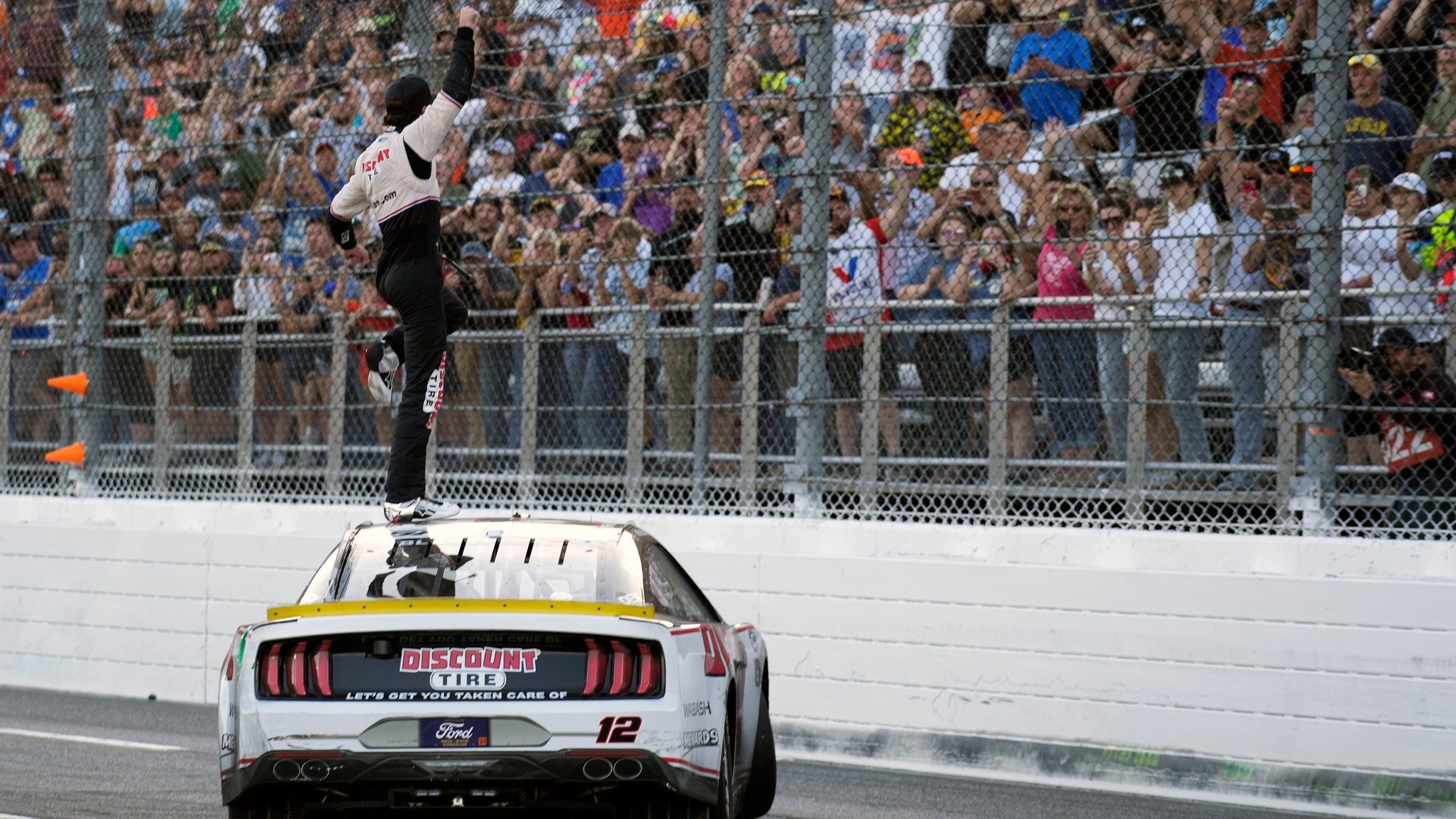 2560x1440 Column: Ryan Blaney carries momentum into NASCAR's championship finale as he chases 1st Cup title
