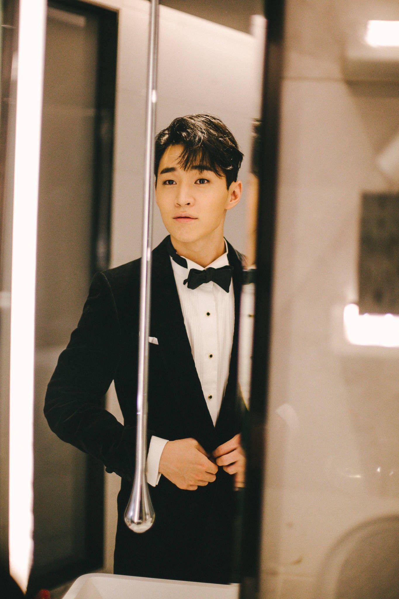 1365x2048 Free download henrylau Henry in 2019 Henry lau Amber liu Lai