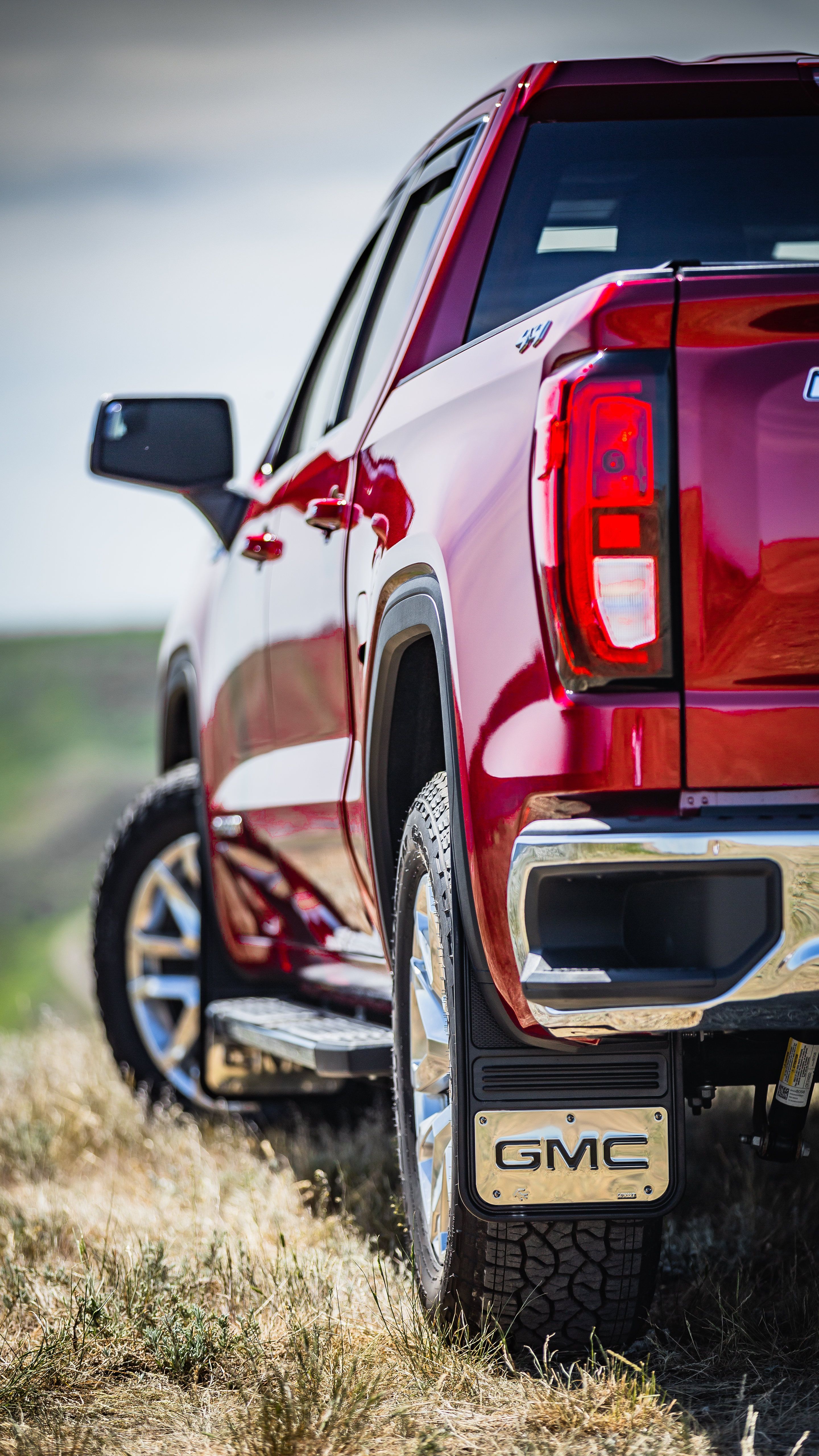 2880x5120 Download wallpaper 2880x5120 car, suv, red, headlight HD background