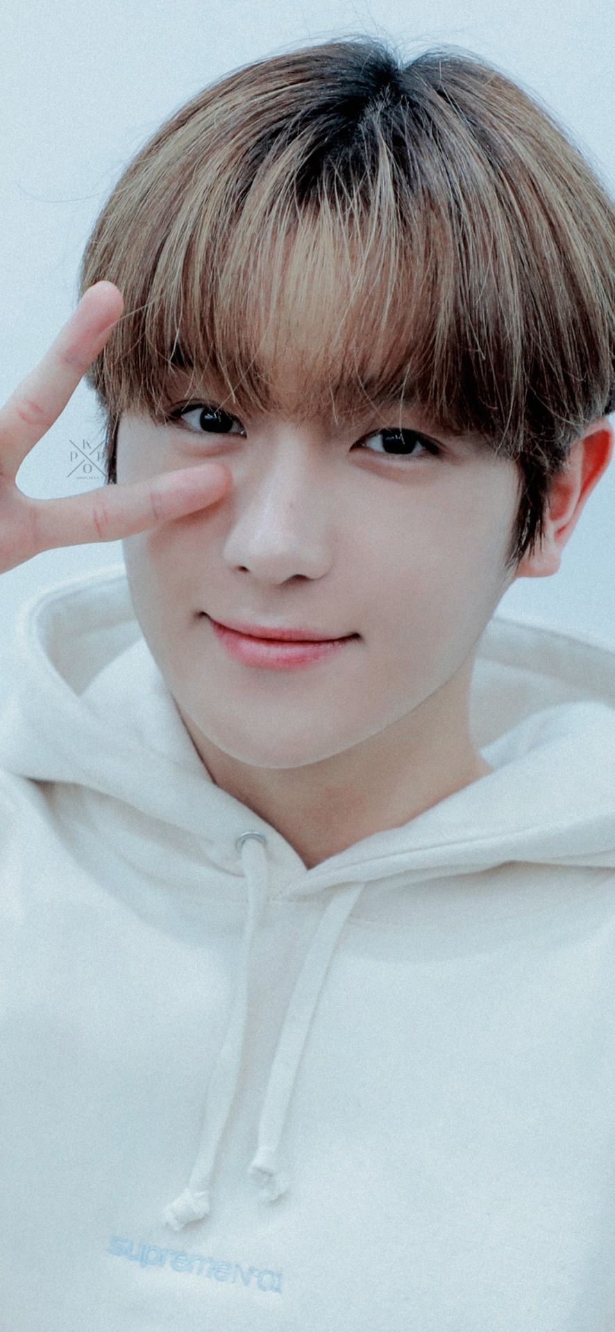 886x1920 Kpop Locks