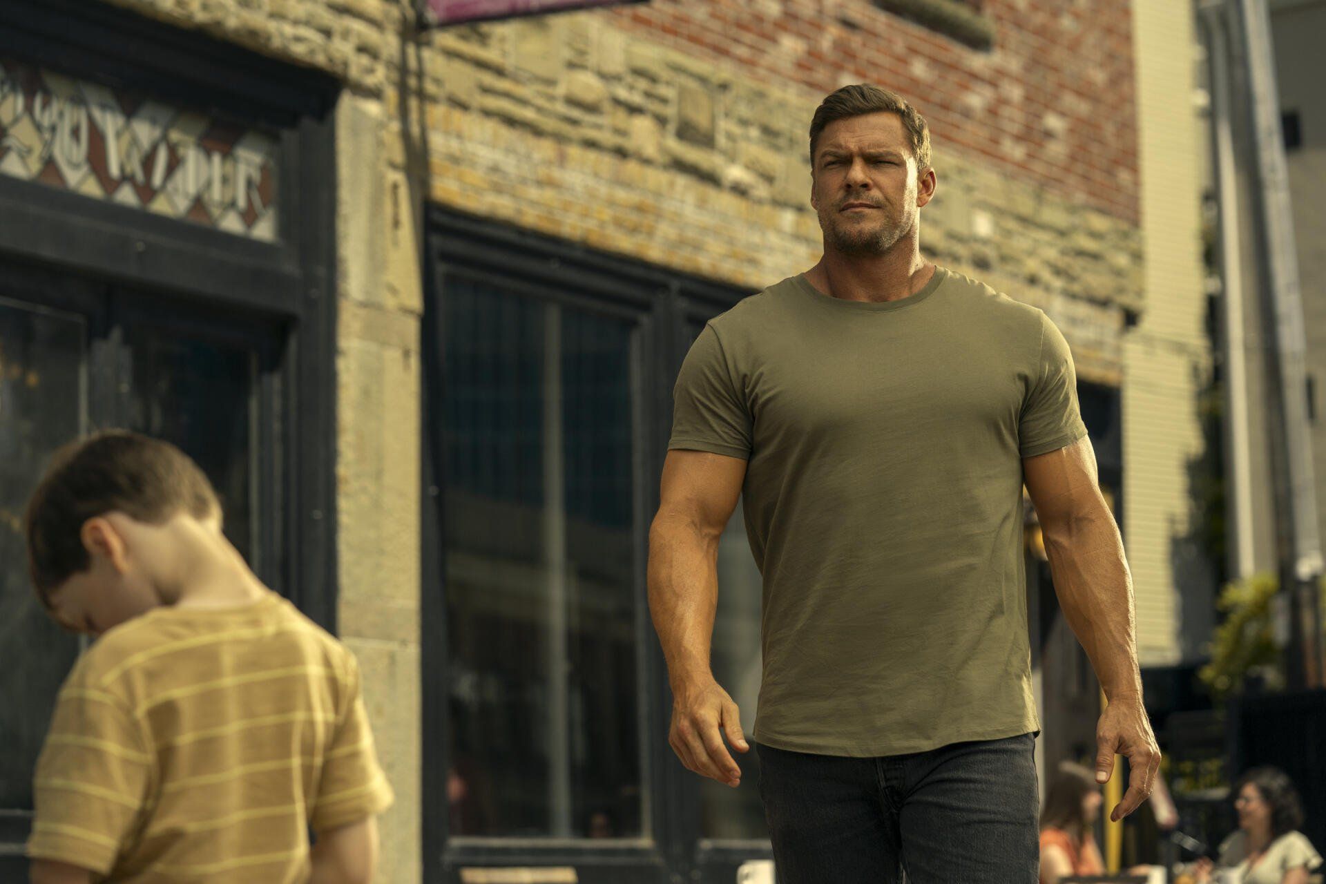 1920x1280 Reacher TV Show HD Wallpaper Featuring Alan Ritchson
