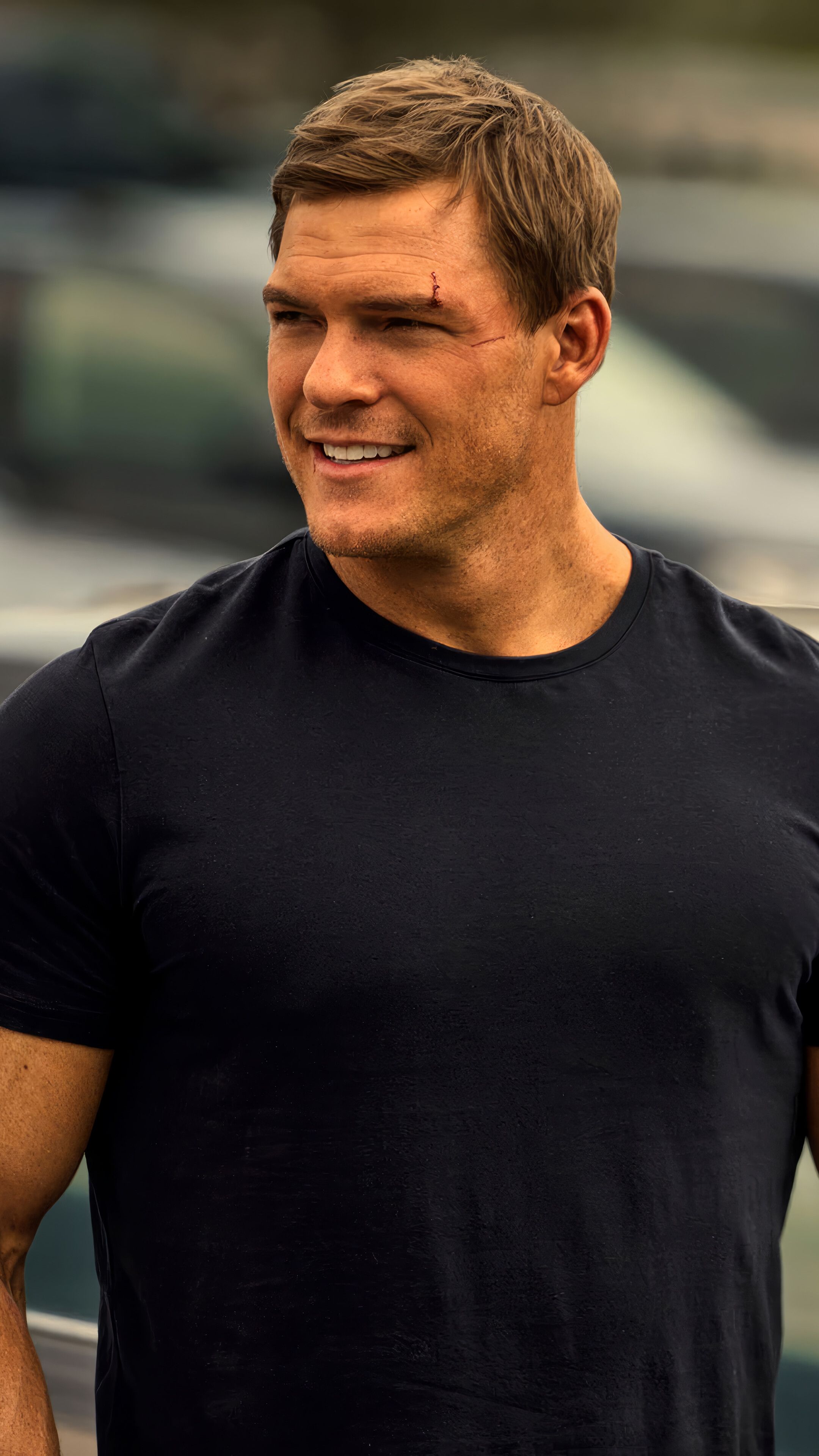 2160x3840 Reacher TV Series Alan Ritchson 4K Wallpaper iPhone HD Phone n