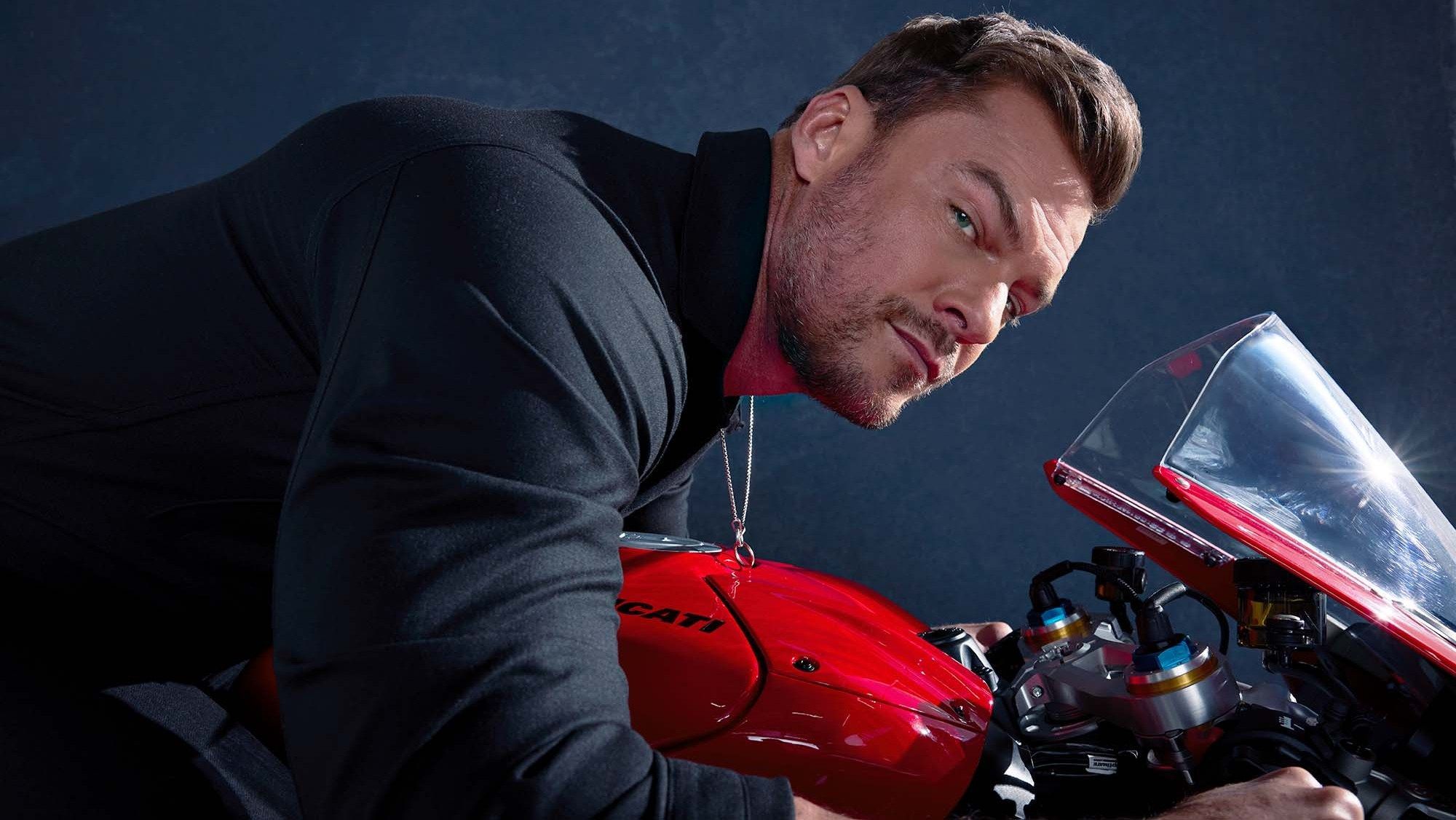 2000x1126 Reacher' Star Alan Ritchson on Faith, Stardom and Mental Health