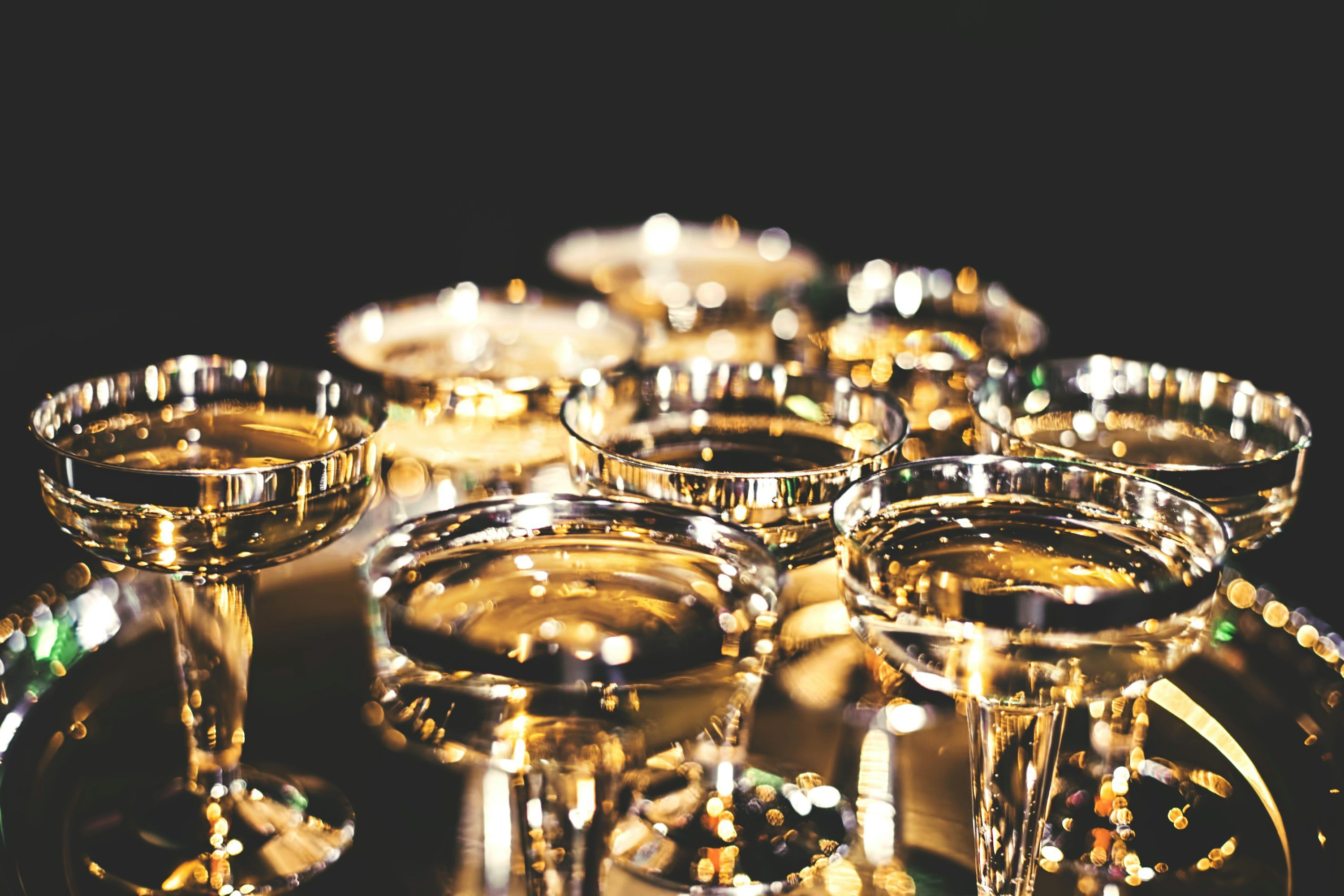 3000x2000 Gold chalice set photo