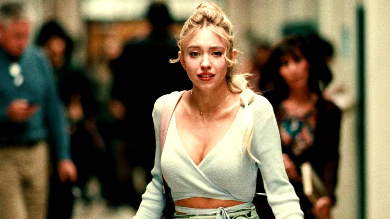 1600x900 Walked Out: Euphoria Star Recounts Family's Mixed Response To Watching Explicit Show