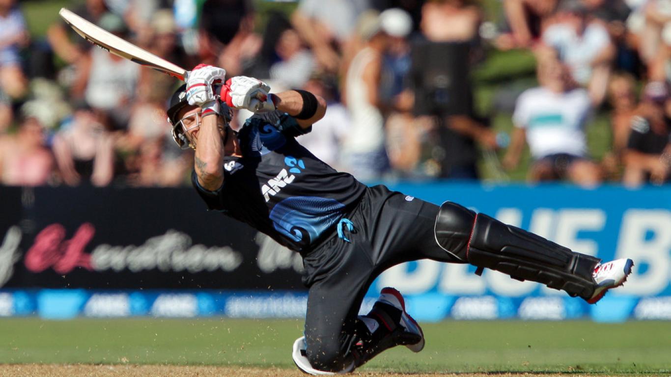 1366x768 Download Wallpaper Brendon Mccullum Mccullum Batting