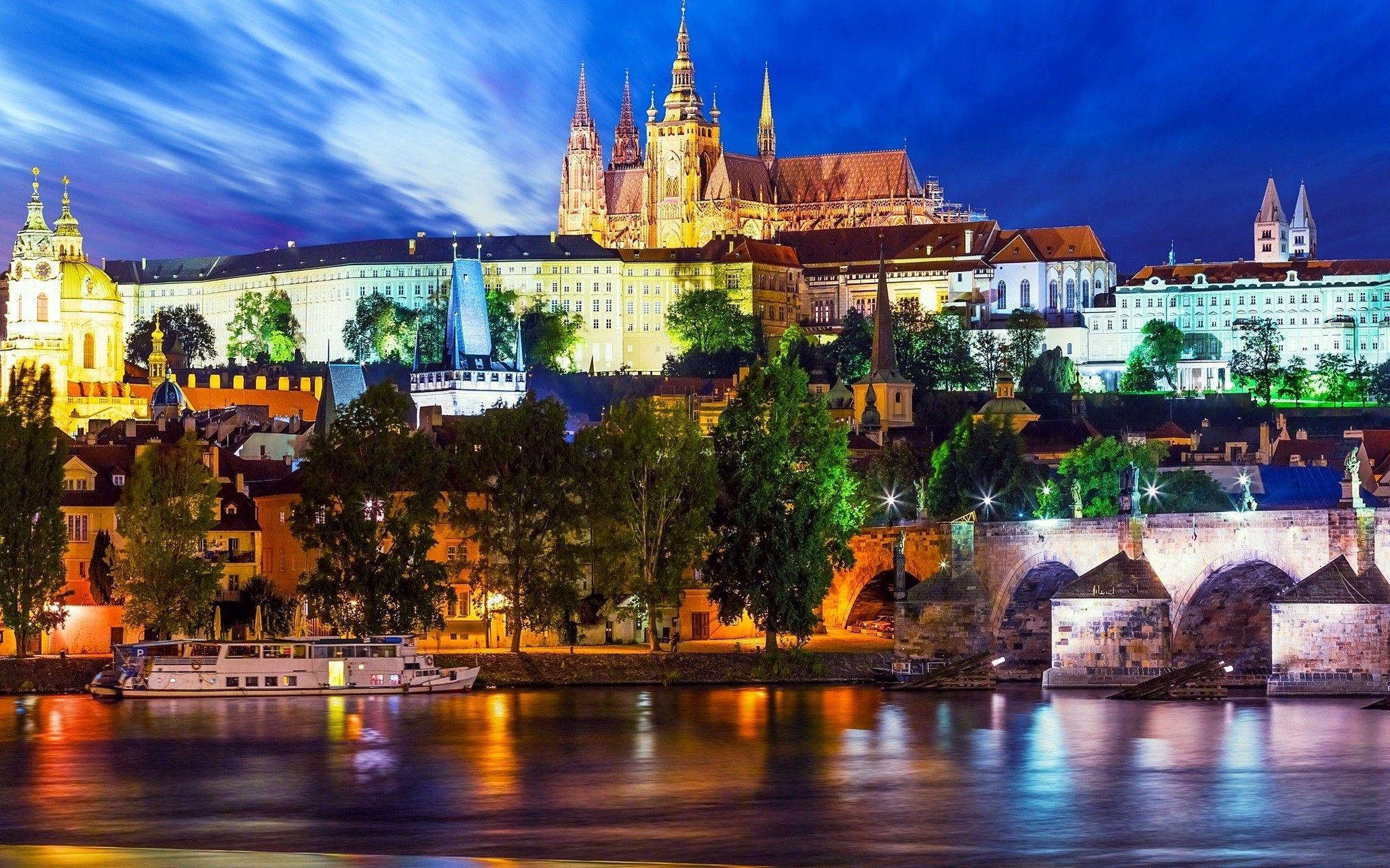 2048x1280 Houses: Prague Czech Republic Charles Bridge River Castle Hoses City