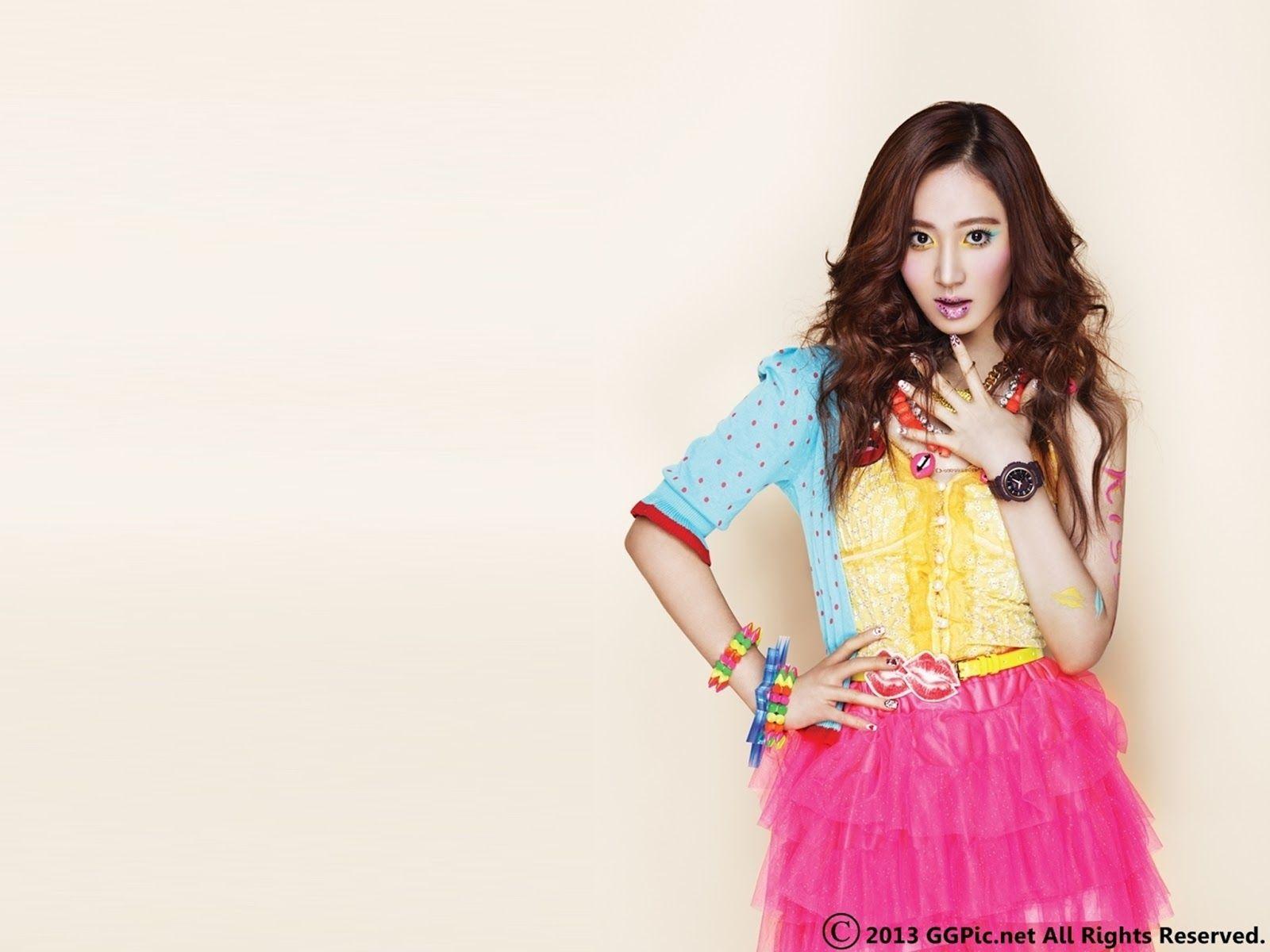 1600x1200 Yuri Kiss Me Baby G By Casio Kwon Wallpaper