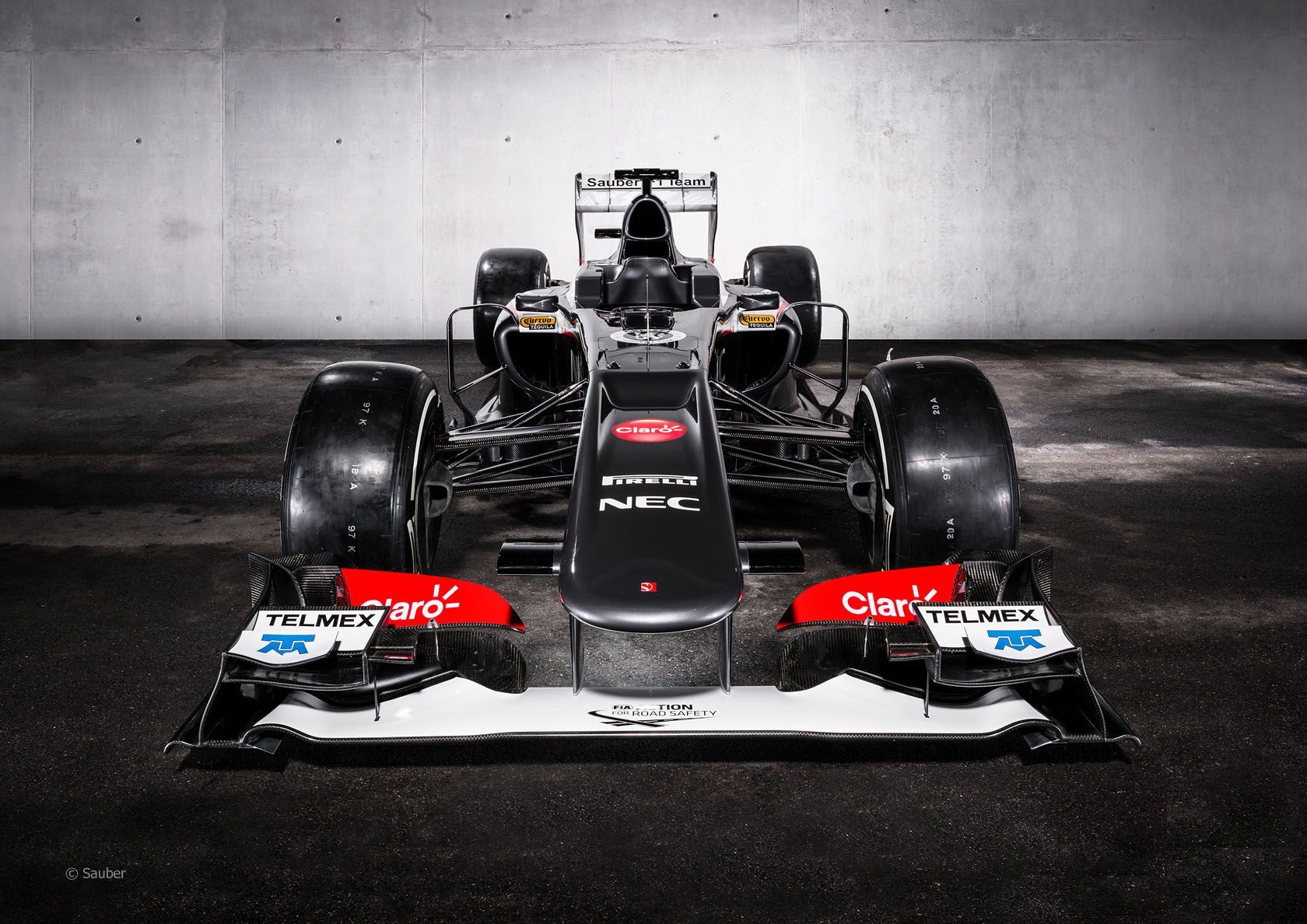 1680x1188 Sauber reveals striking C32 F1 car