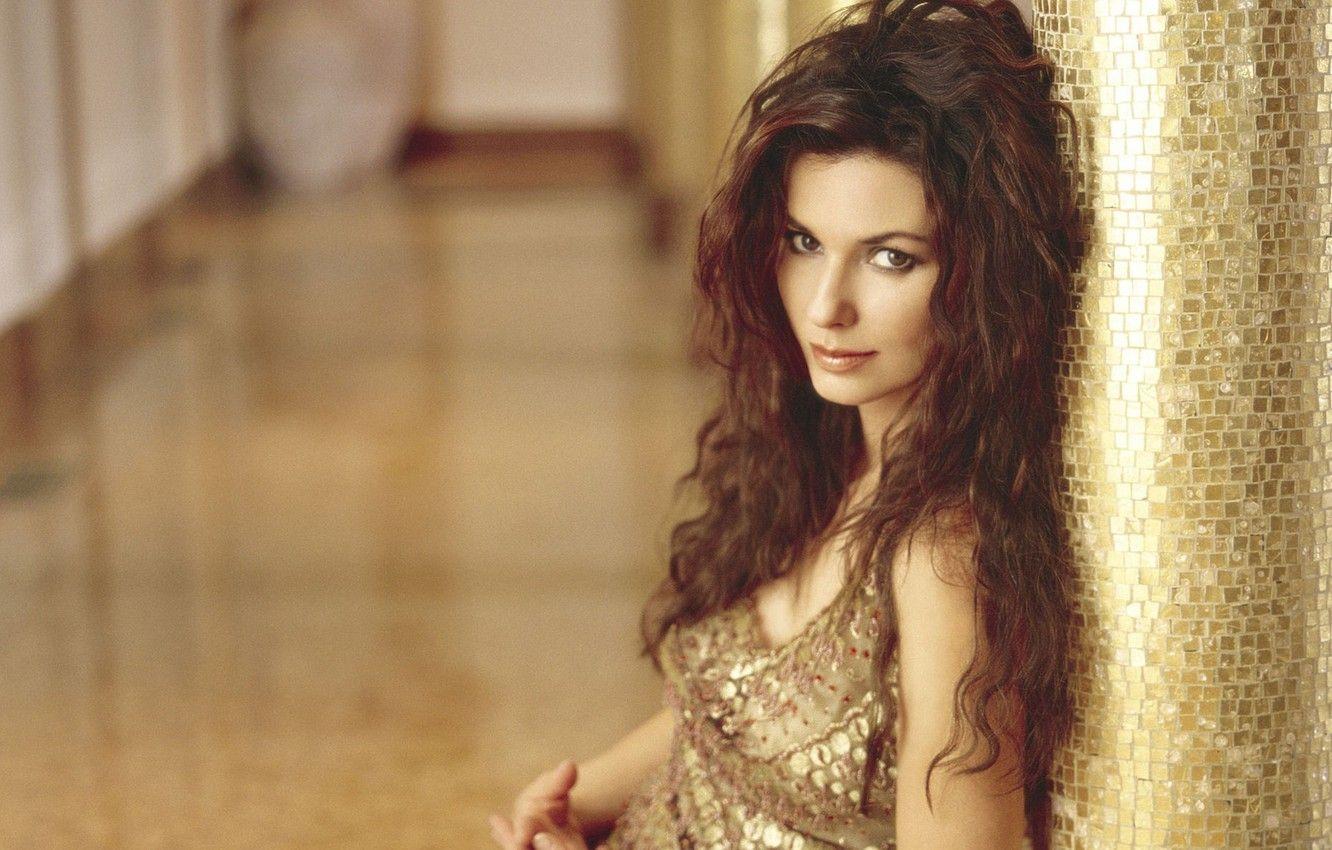 1332x850 Wallpaper girl, music, hair, makeup, dress, singer, brown hair
