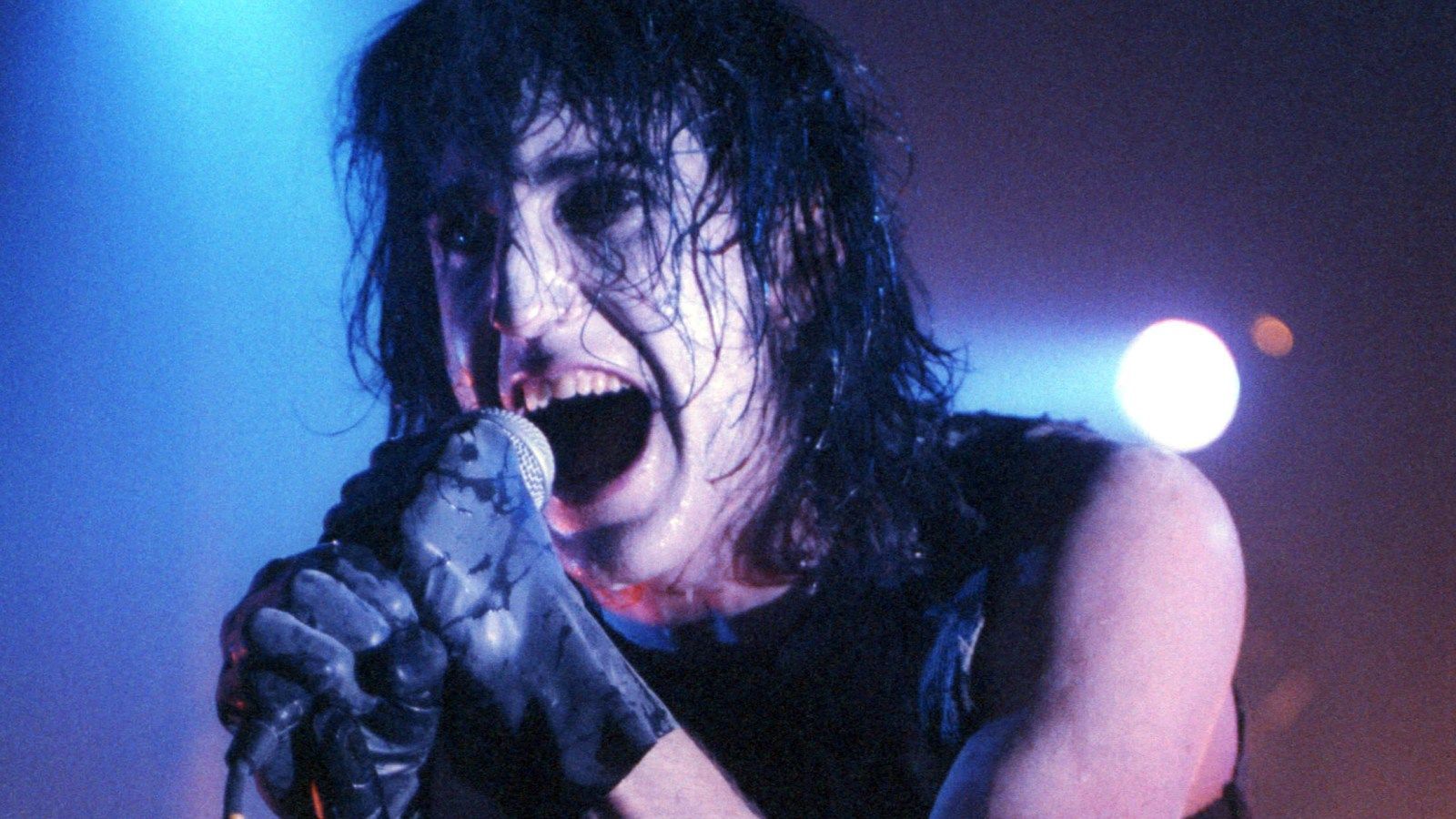1600x900 Nine Inch Nails Play 'Mr. Self Destruct' Live in 1994
