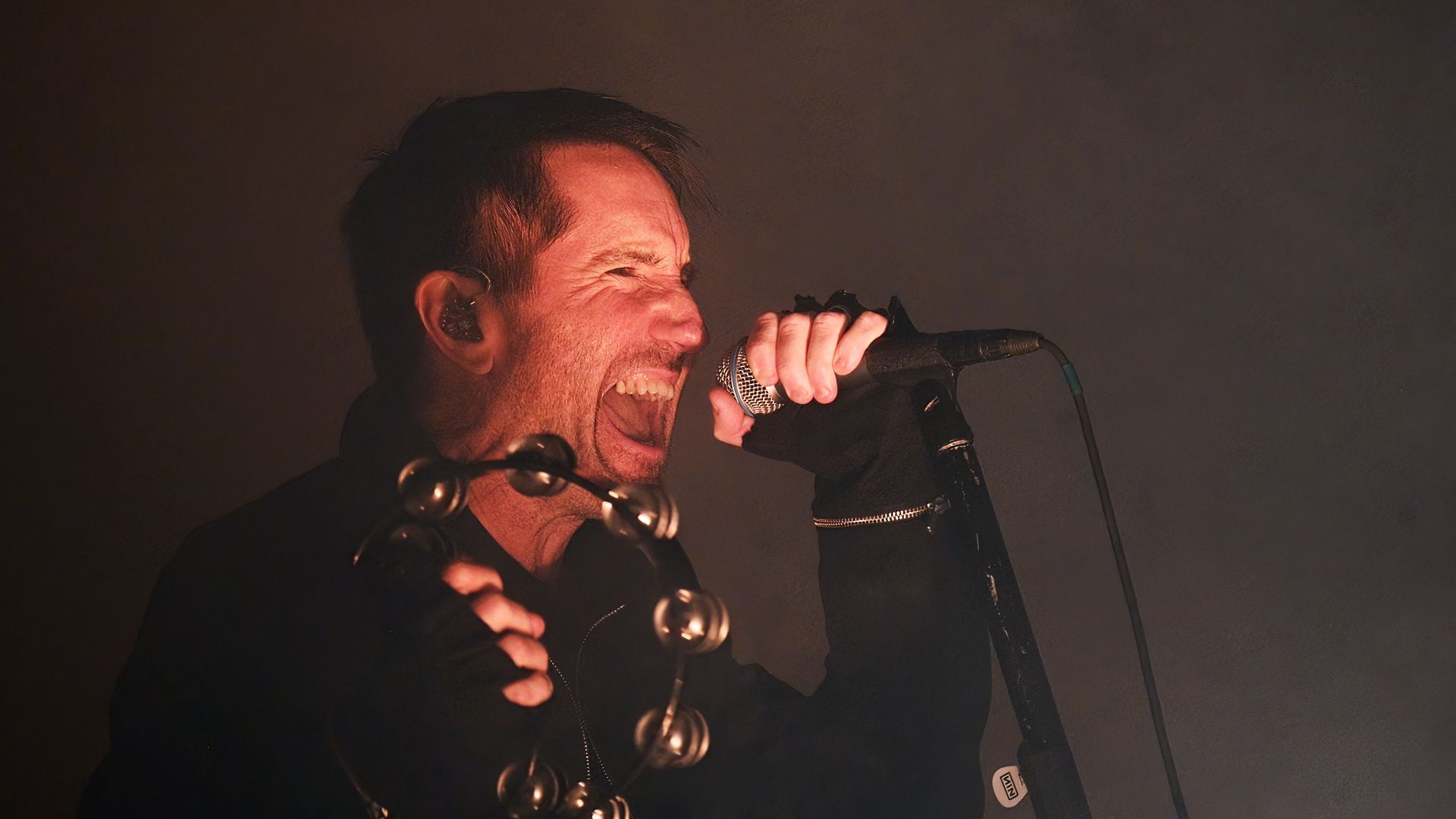1920x1080 Trent Reznor thanks Cleveland during Nine Inch Nails concert