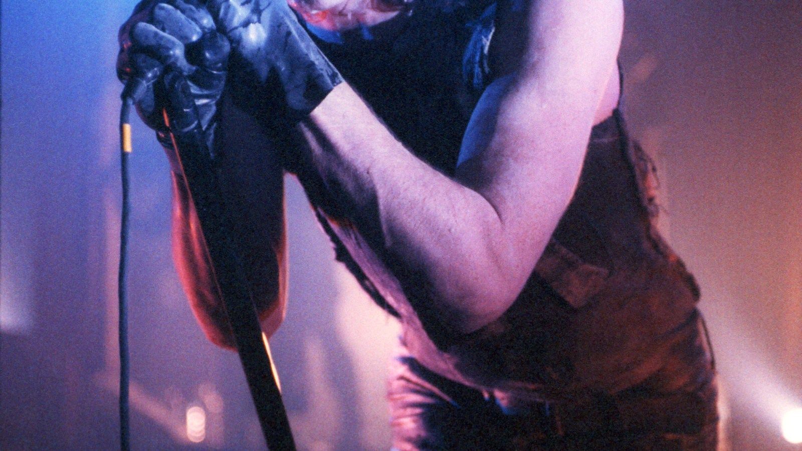 1600x900 Nine Inch Nails: Love It to Death