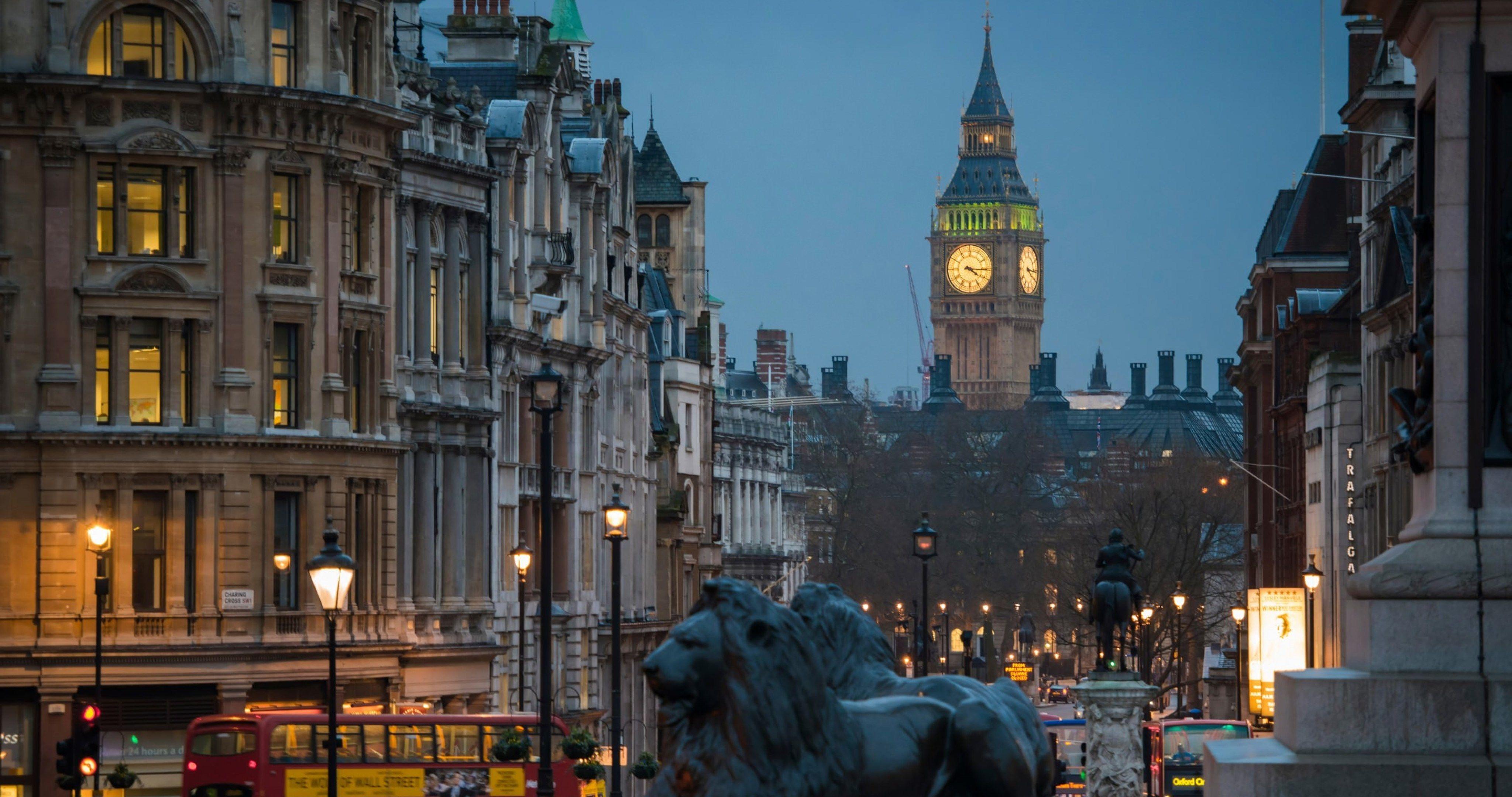 4096x2160 london street in night 4k ultra HD wallpaper High quality walls