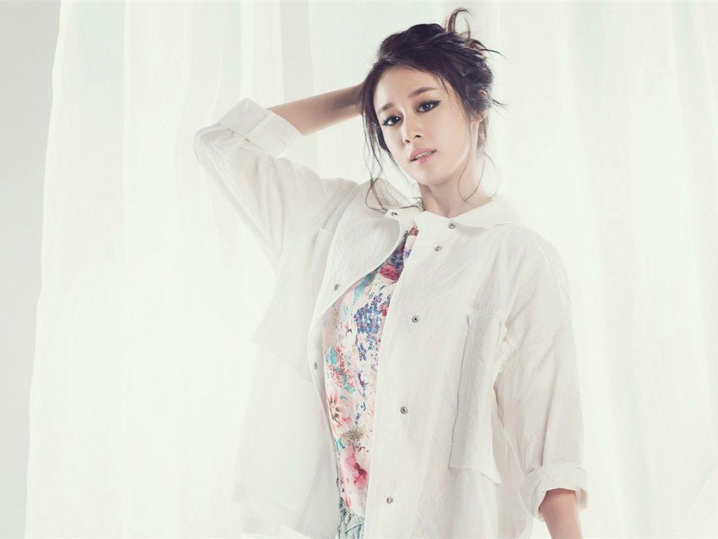 1024x768 T ARA, Korean Music Girls, Park Ji Yeon 02 Desktop Wallpaper