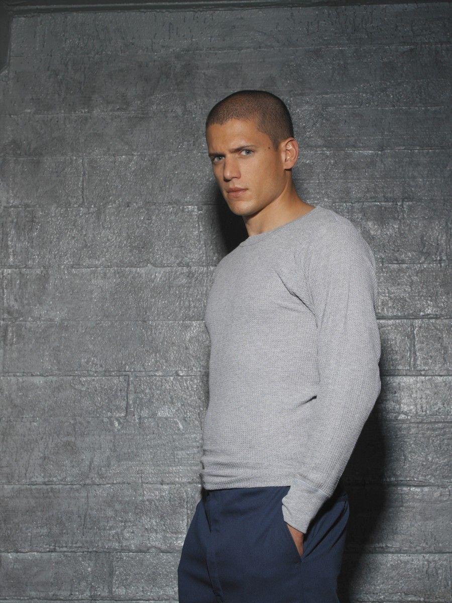 900x1200 Wentworth Miller wallpaper