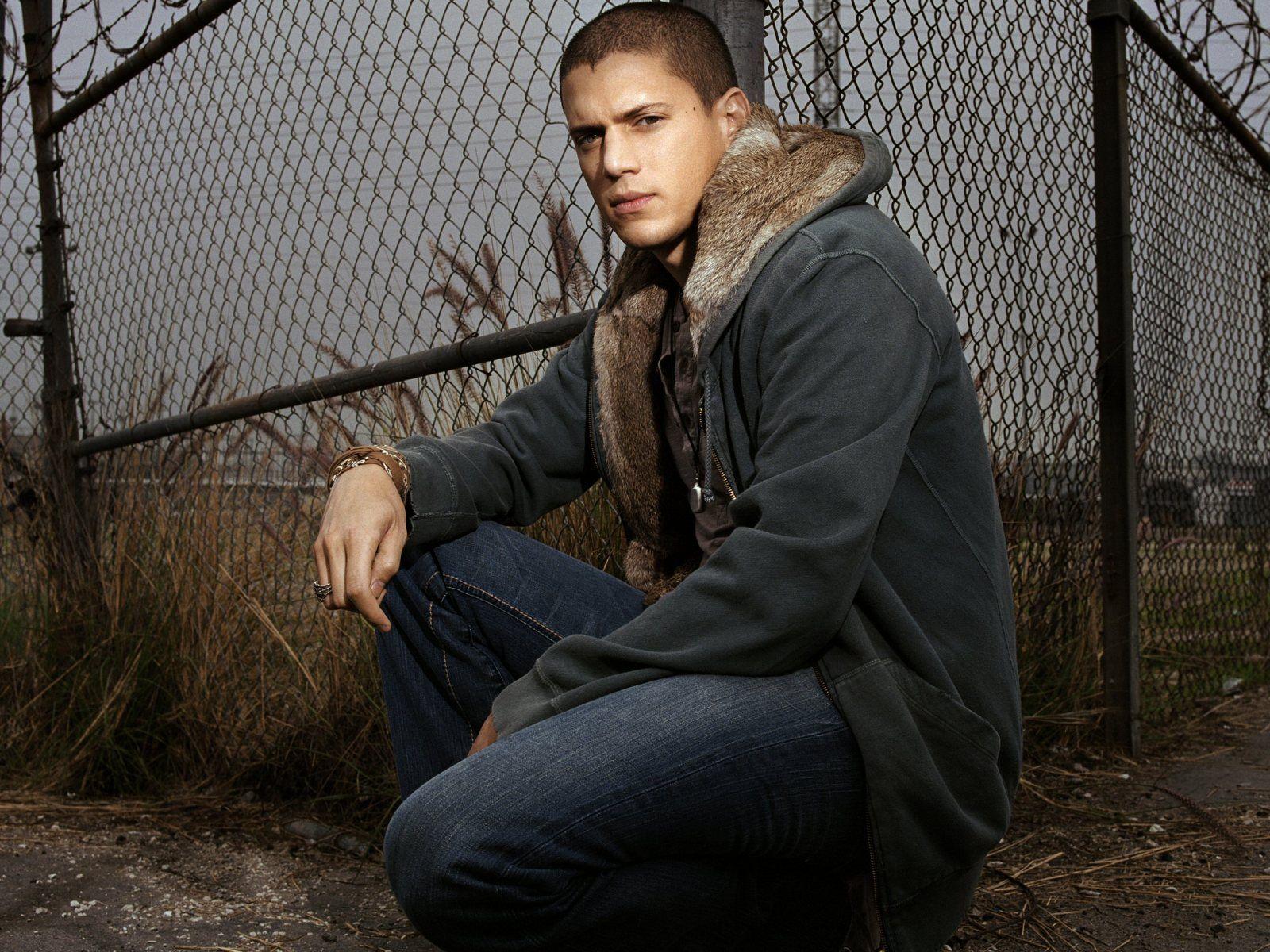 1600x1200 Wentworth Miller Wallpaper 42275 1600x1200px