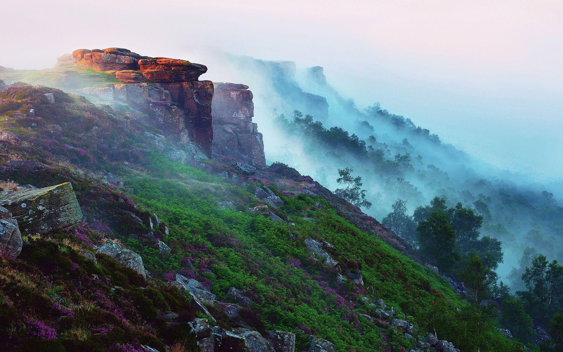 1920x1200 Foggy mountain