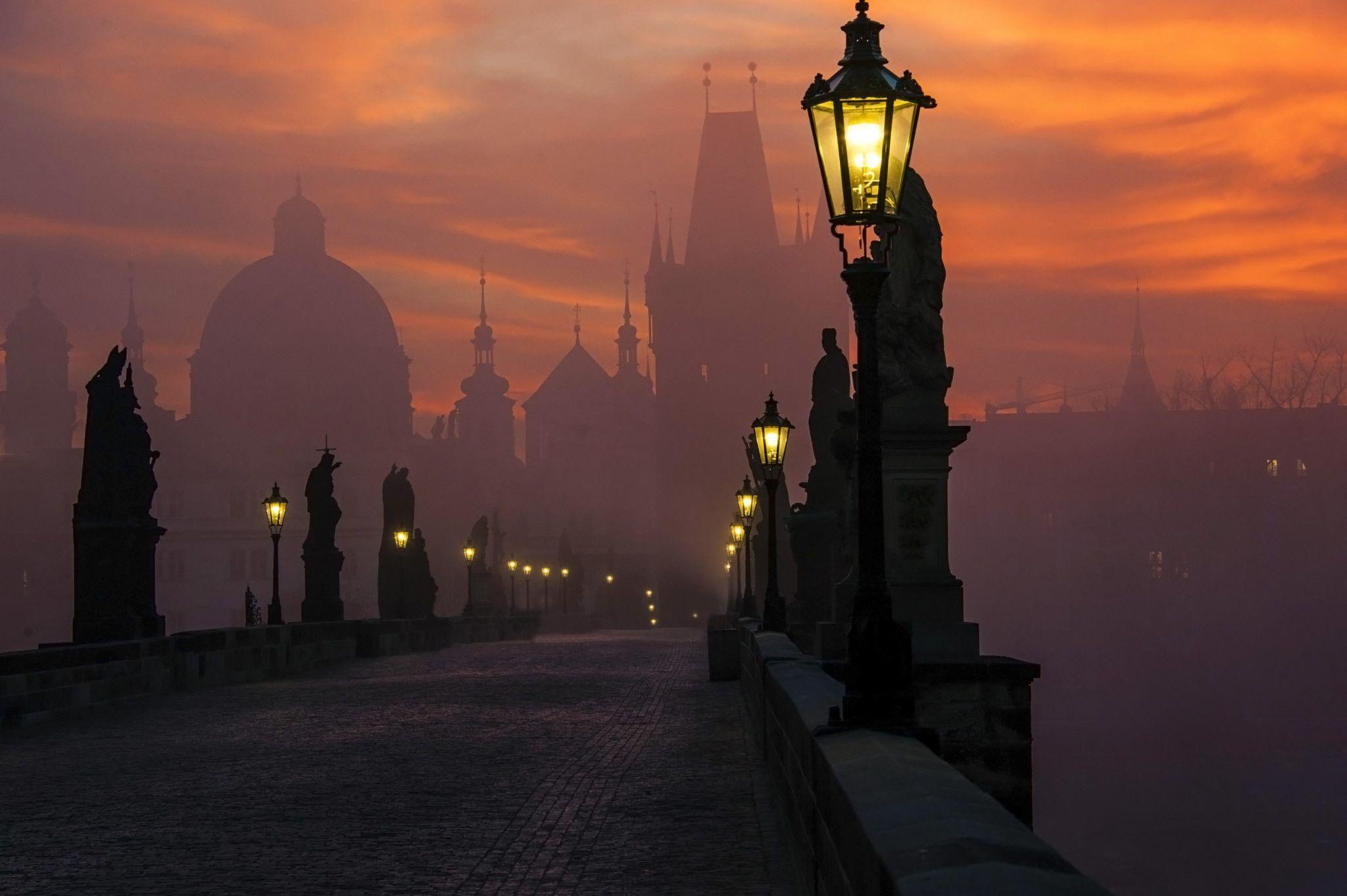 2048x1363 Prague at Dusk (Charles Bridge)