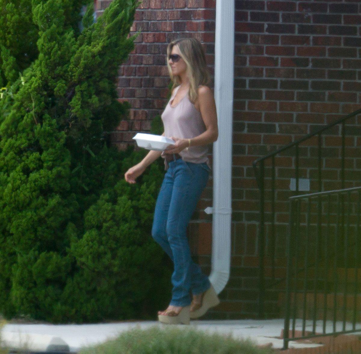 1200x1176 JENNIFER ANISTON on Were the Millers Set