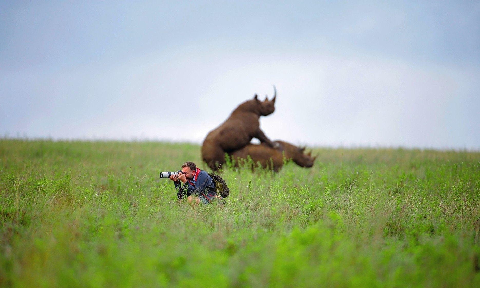 1870x1122 men, Photographer, Nature, Animals, Rhino, Humor, Telephoto Lens