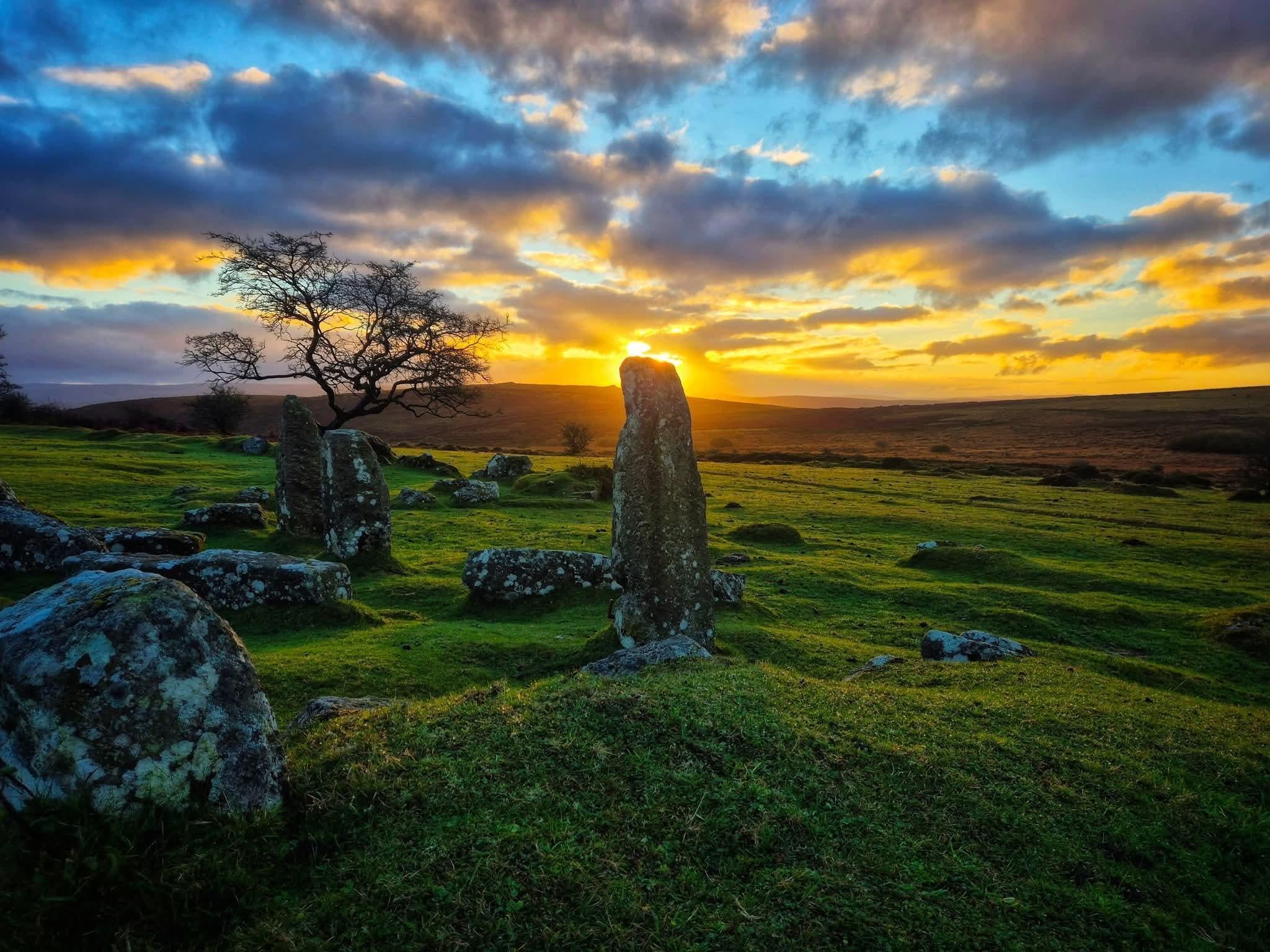 2048x1536 Merrivale sunset on Dartmoor in England. Pic