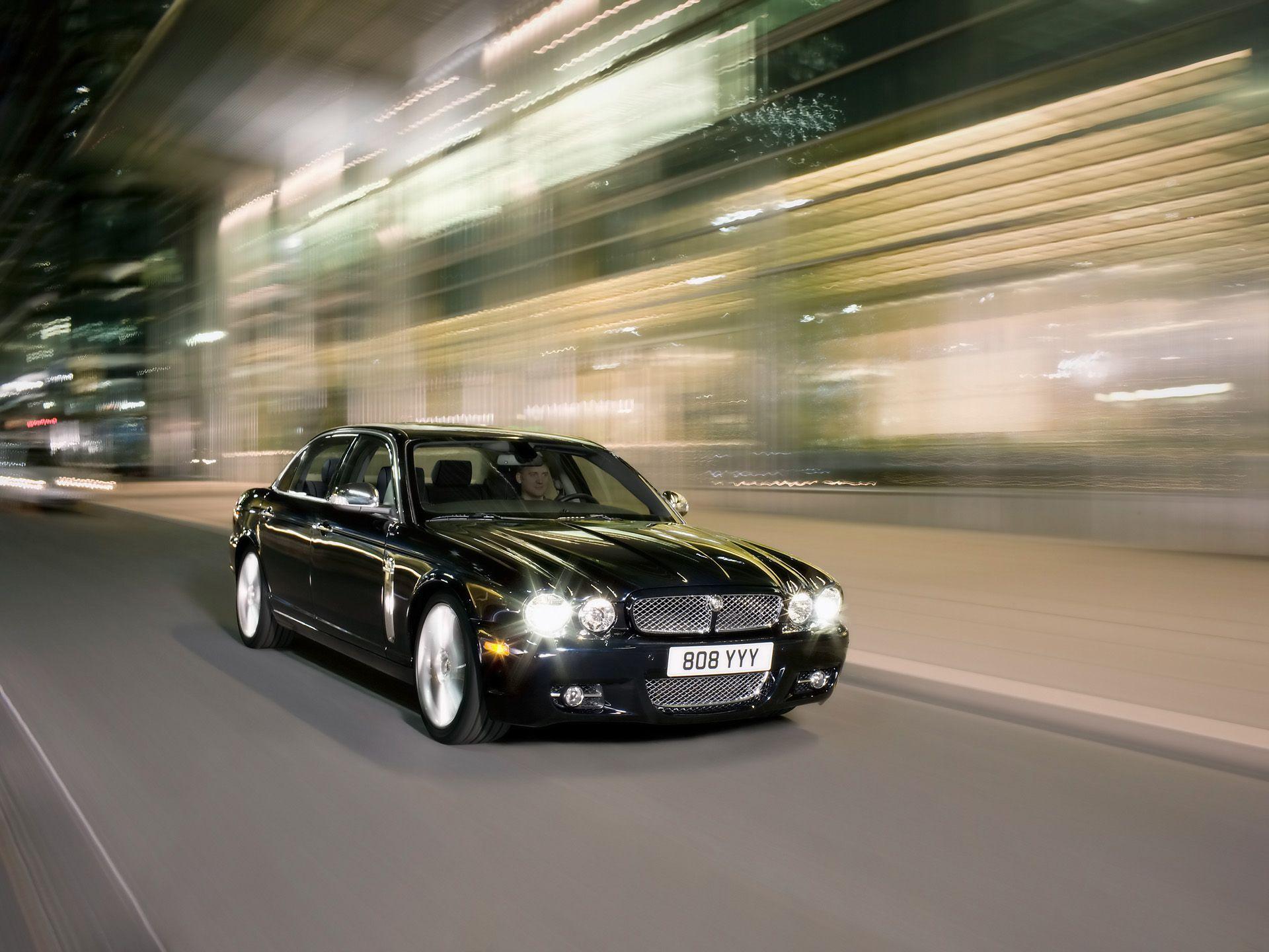 1920x1440 Jaguar XJ Portfolio Angle Speed
