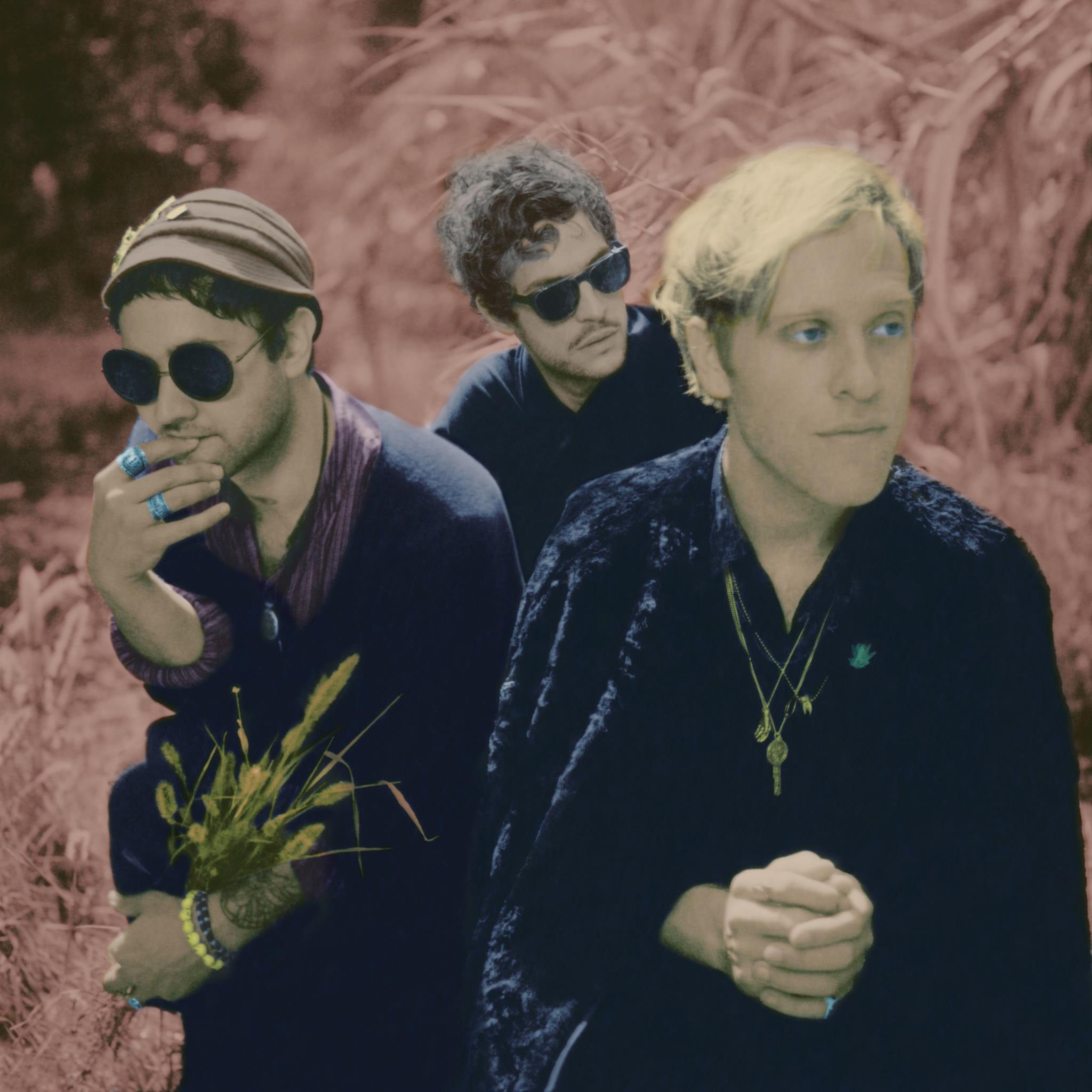 2048x2048 Unknown Mortal Orchestra Good At Being In Trouble