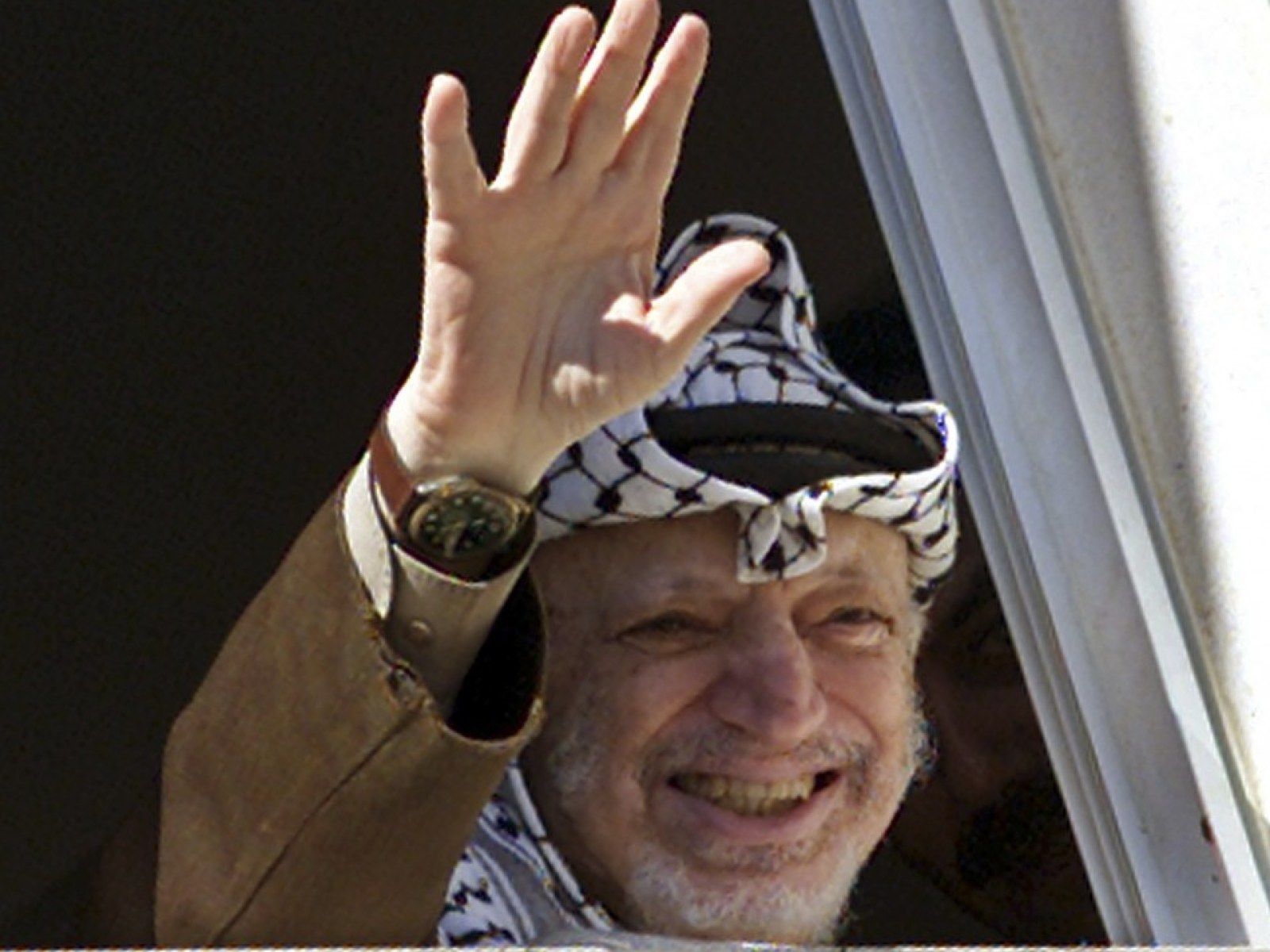 1600x1200 Experts Exhume Body of Palestinian Leader Yasser Arafat [VIDEO]