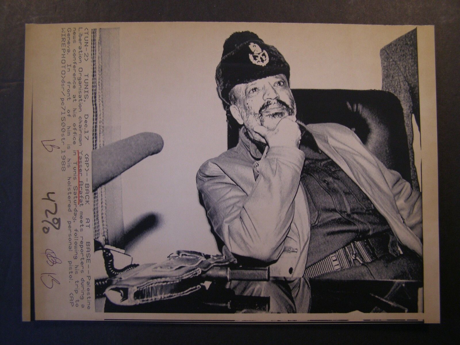 1600x1200 AP Wire Press Photo Yasser Arafat Leader of PLO News Conf his Office in Tunis