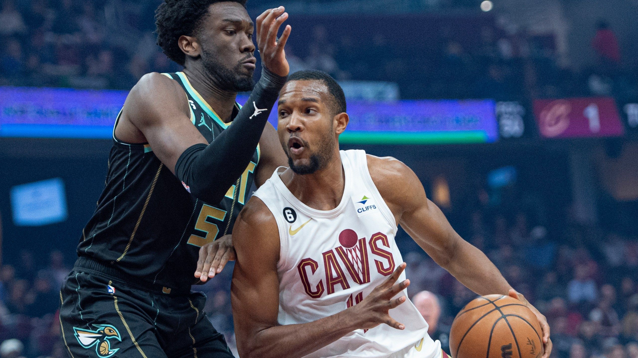 2560x1440 Hornets Rally In Fourth, Beat Playoff Bound Cavaliers 106 95