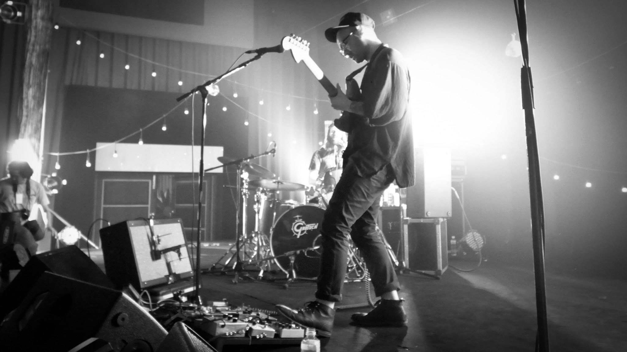 2048x1152 UNKNOWN MORTAL ORCHESTRA