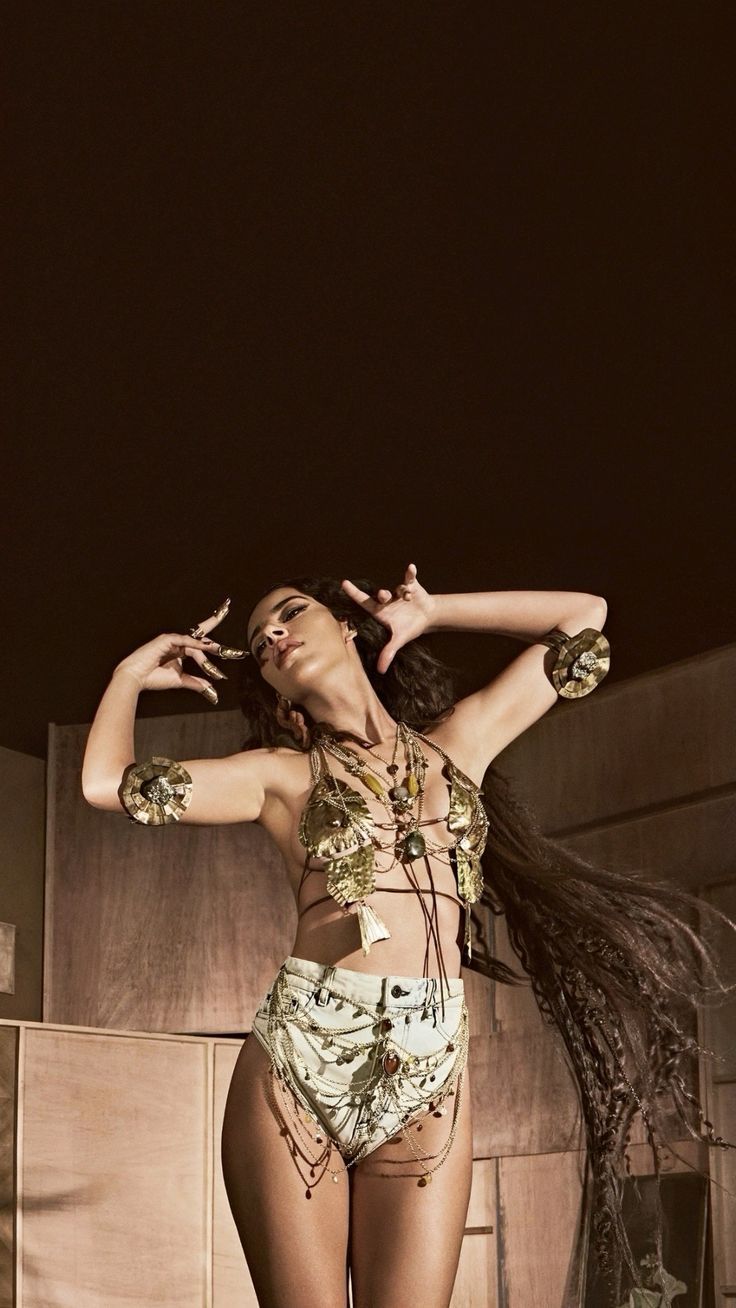 736x1308 Marina Sena