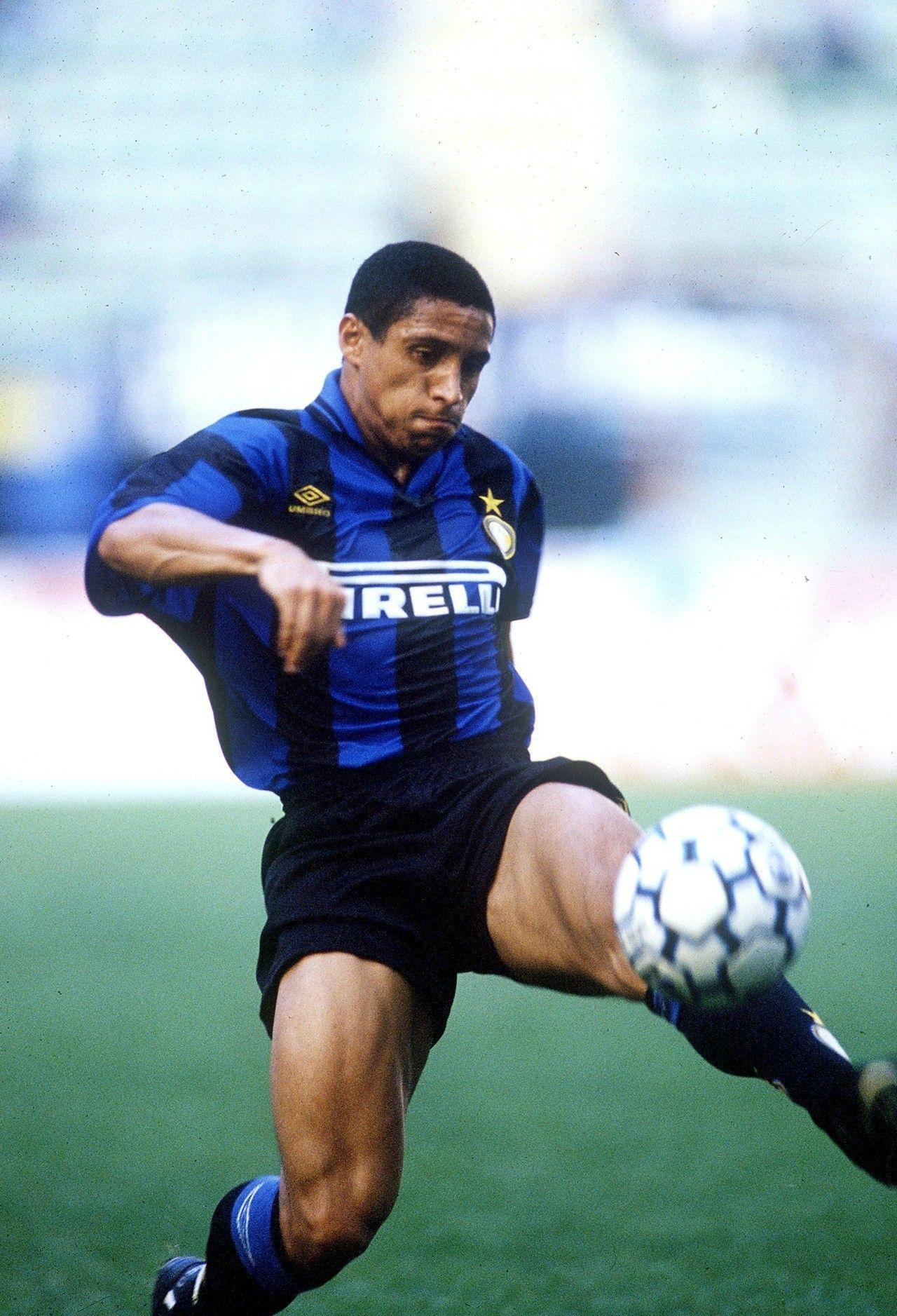 1280x1877 Roberto Carlos Wallpaper Football Sports Wallpaper)