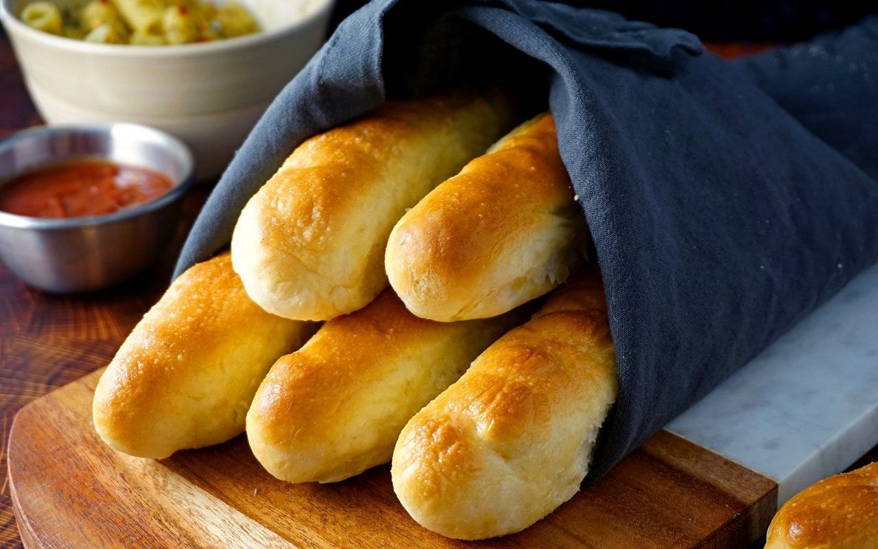 1280x800 Olive Garden Copycat Recipes You Can Make at Home. Taste of Home