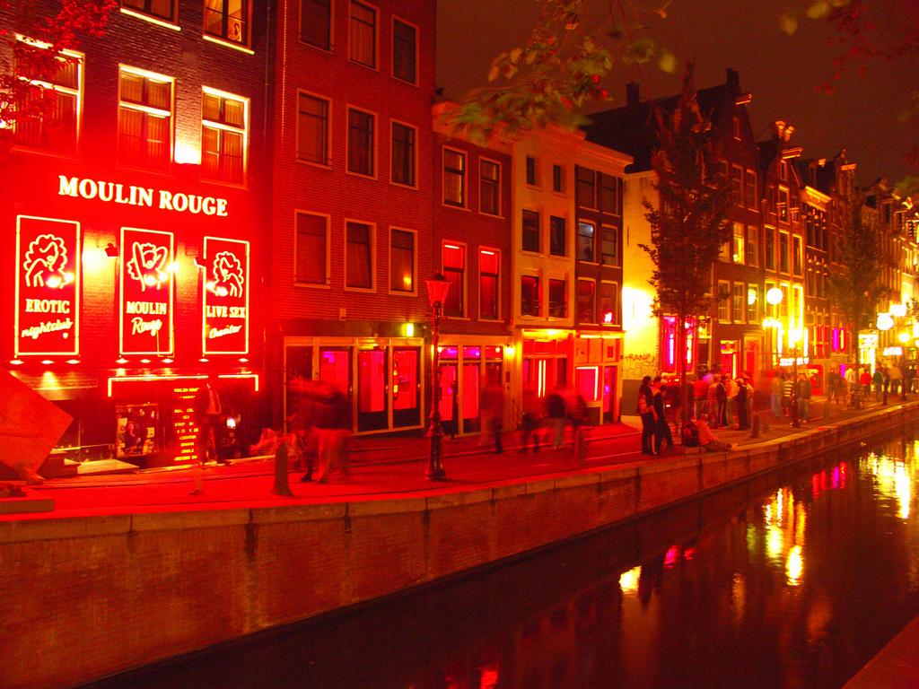 1024x768 Red Light District Wallpaper