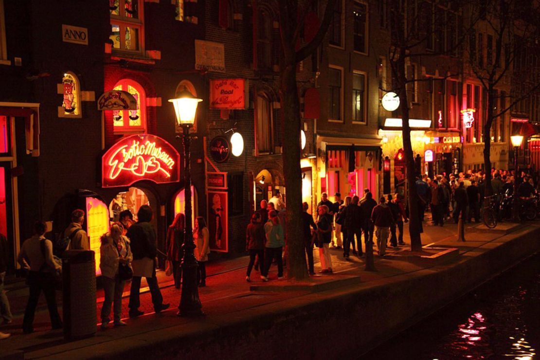 1110x740 Let Amsterdam Red Light District tours continue, group says