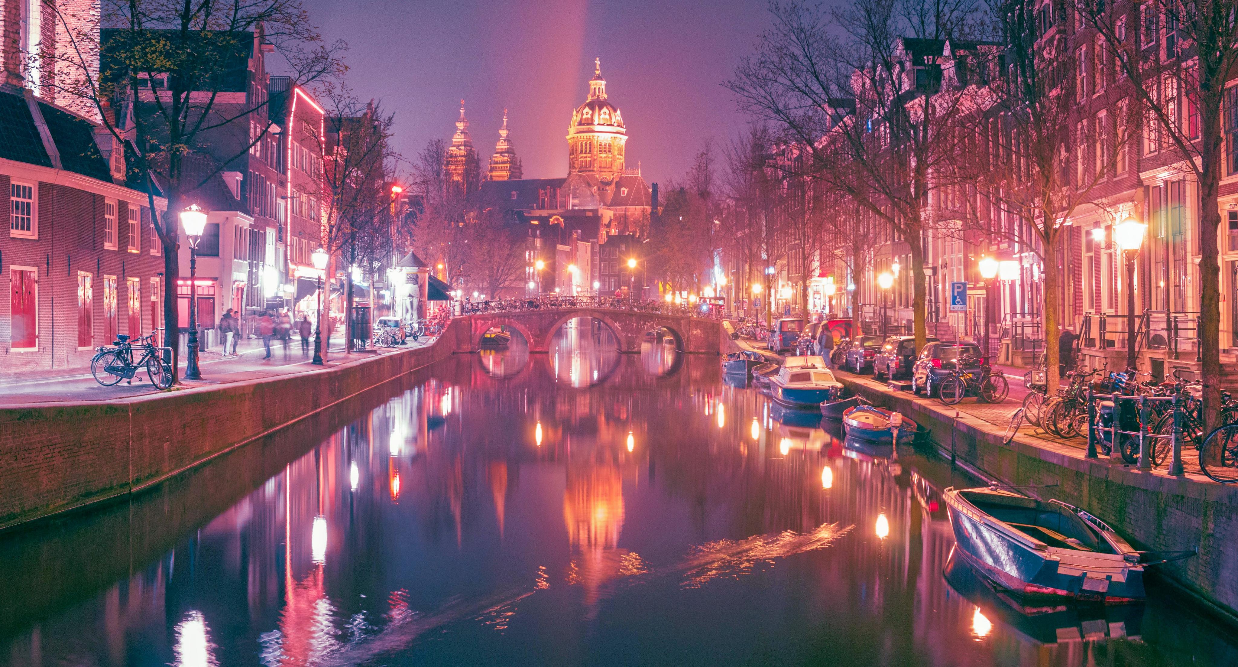 4096x2206 Red Light District, Amsterdam: How To Reach, Best Time & Tips