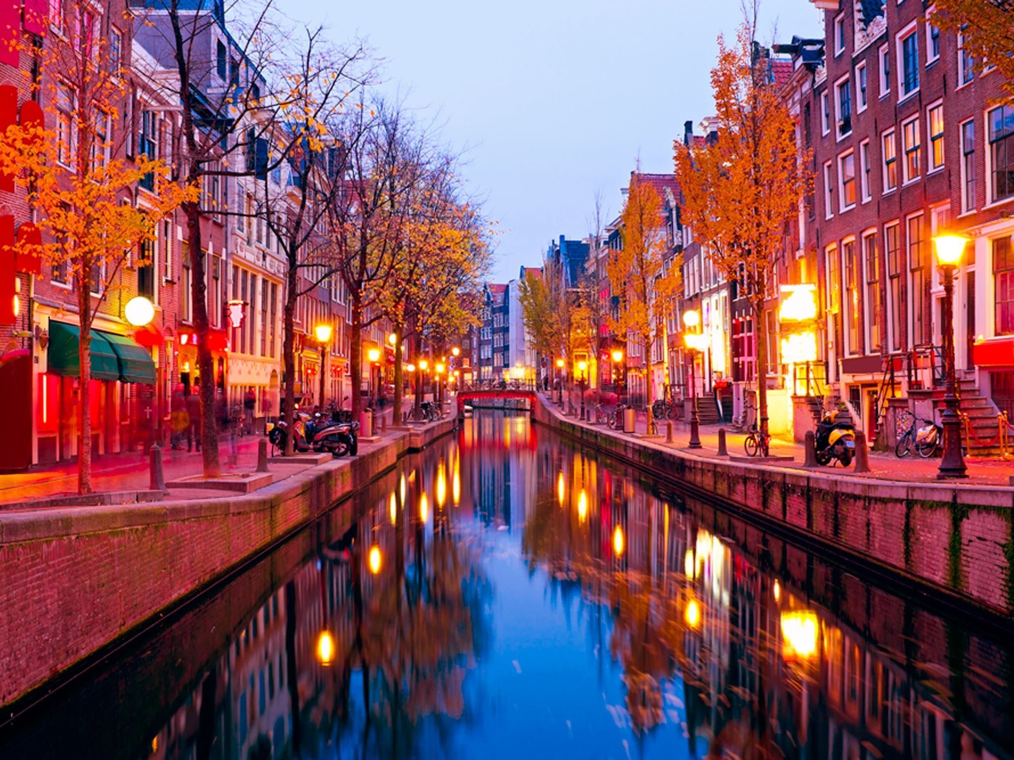 2048x1536 Amsterdam to ban cannabis in its red light district