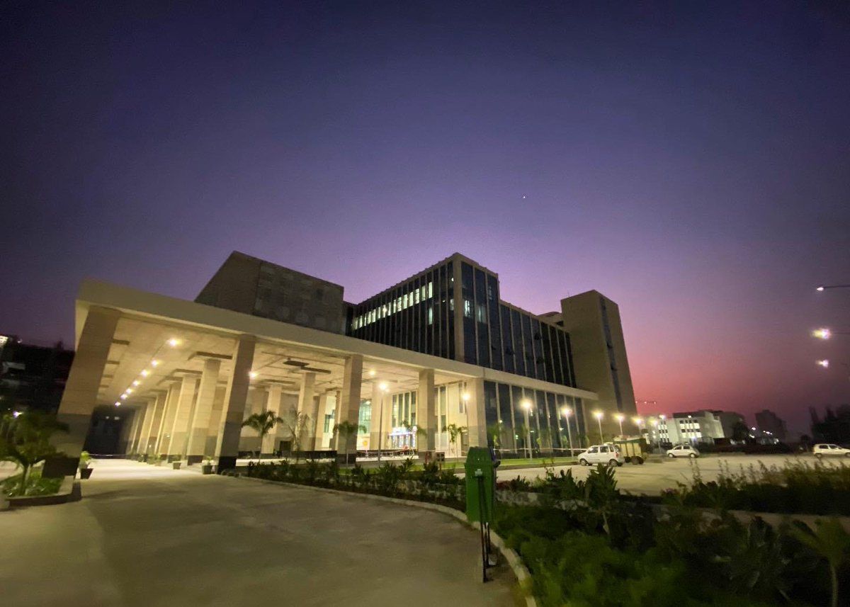 1200x857 Beautiful capture of the OPD Complex of AIIMS Nagpur at sunset!