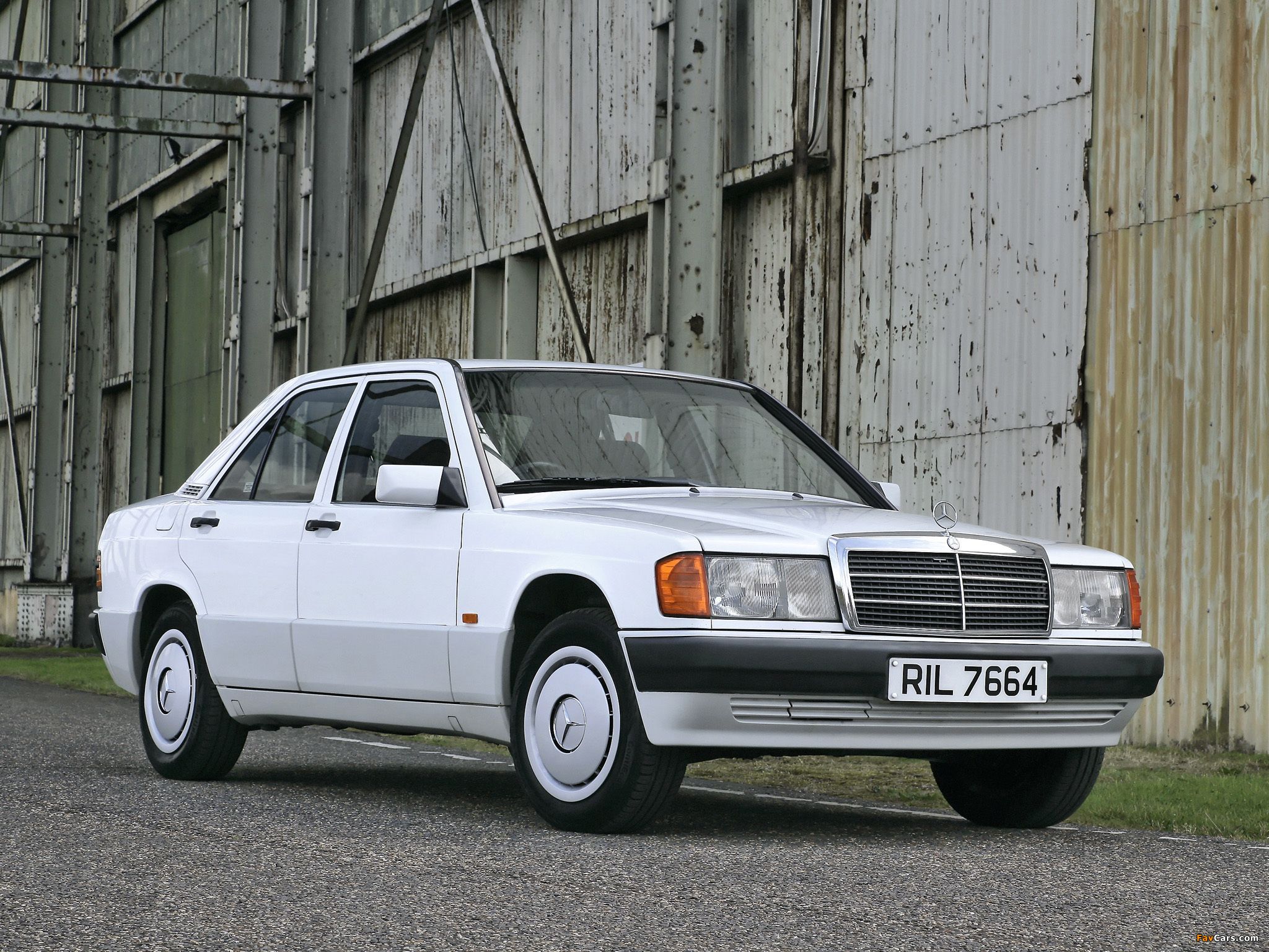 2048x1536 Mercedes Benz 190 E UK Spec (W201) 1988–93 Wallpaper (2048x1536)