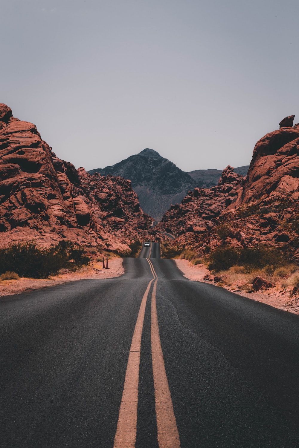 1000x1500 USA Road Wallpaper