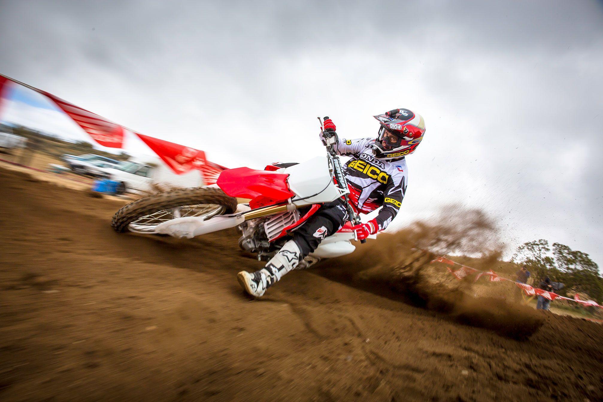 2014x1343 Honda Racing Wallpaper
