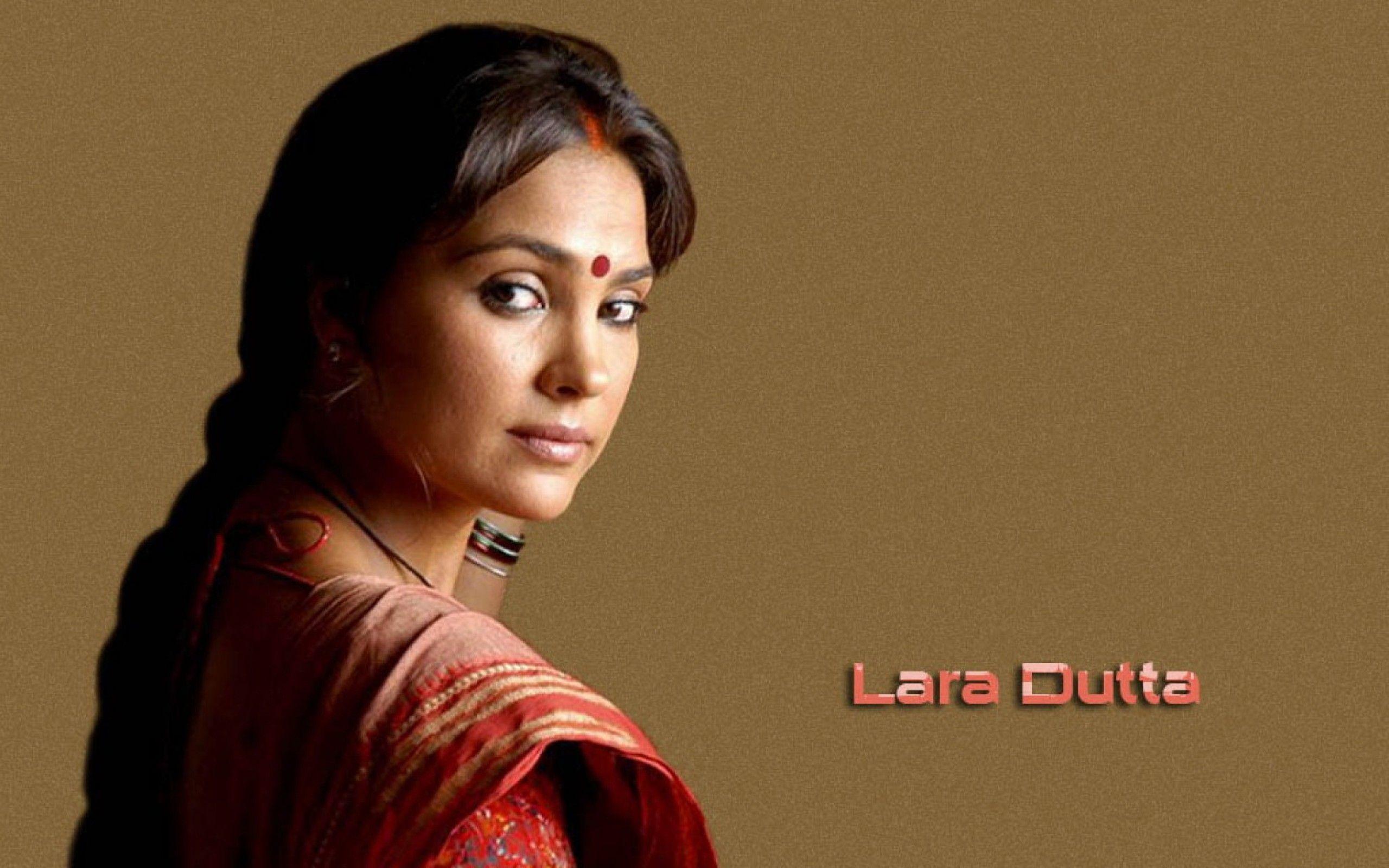 2560x1600 Lara Dutta 13 Bollywood Actress Wallpaper