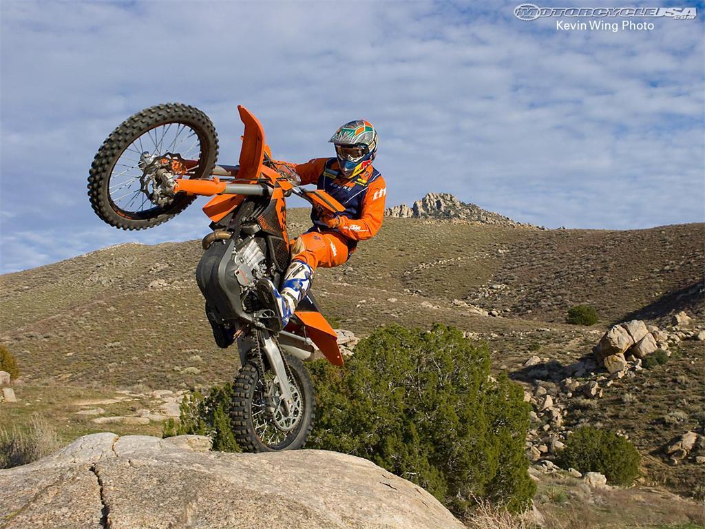 1024x768 Dirt bike wallpaper