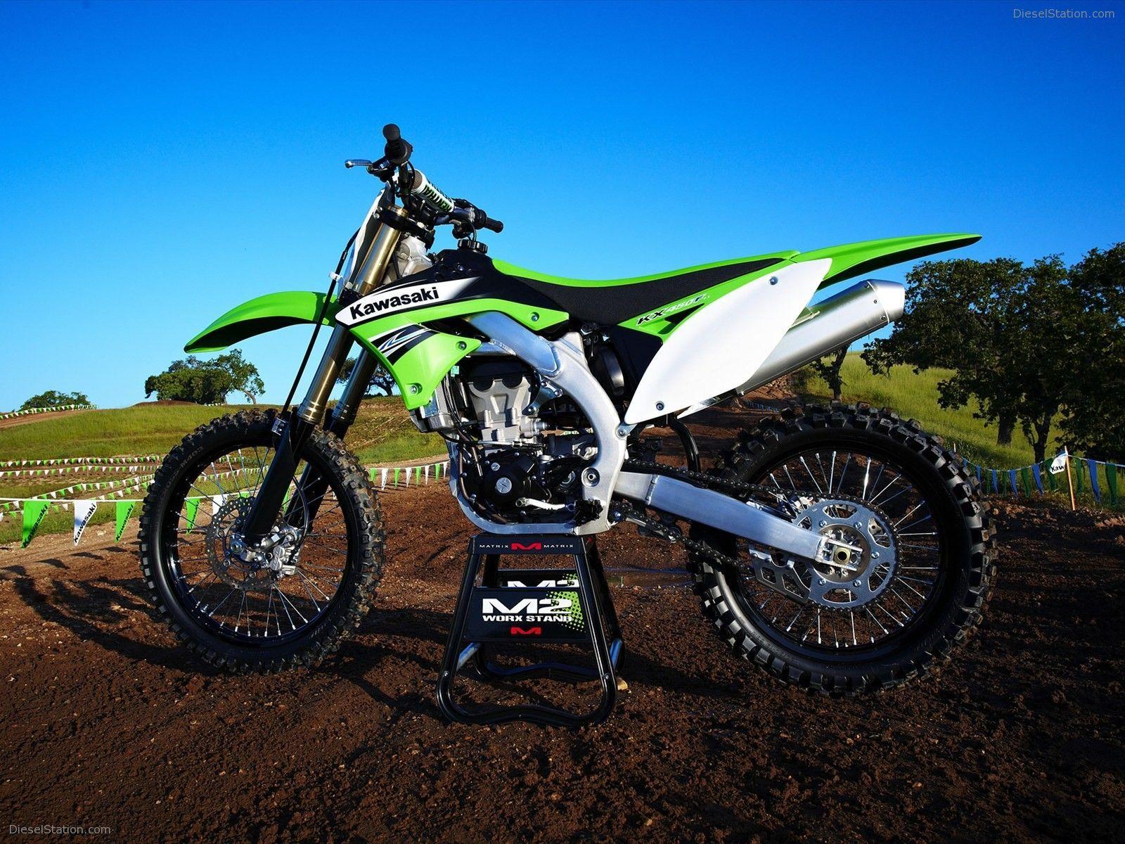 1600x1200 Latest Cars and Bikes HD Wallpaper in wide range of High